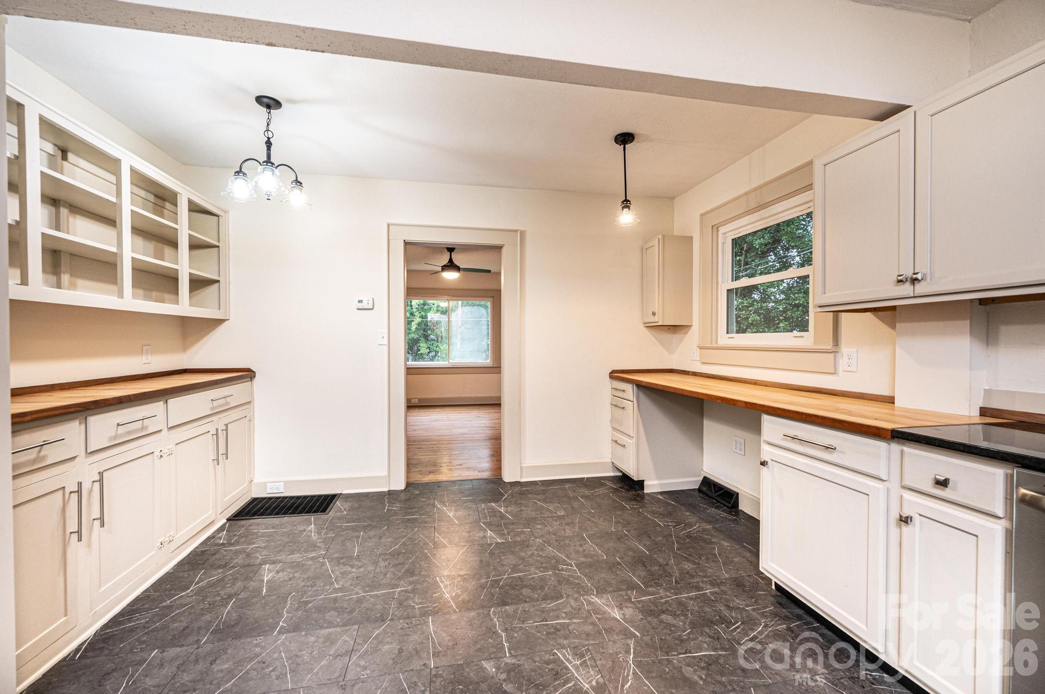 526 Kentwood Street Property Photo 20