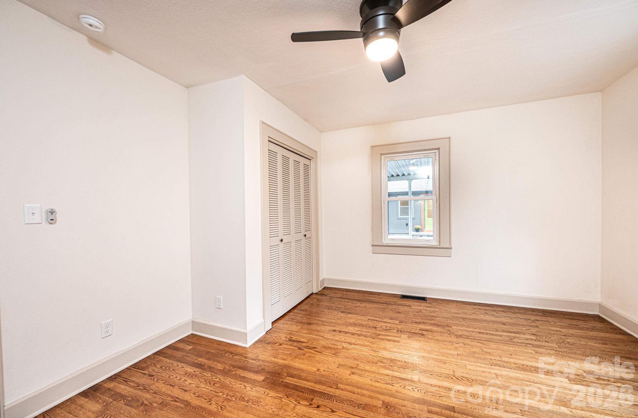 526 Kentwood Street Property Photo 23
