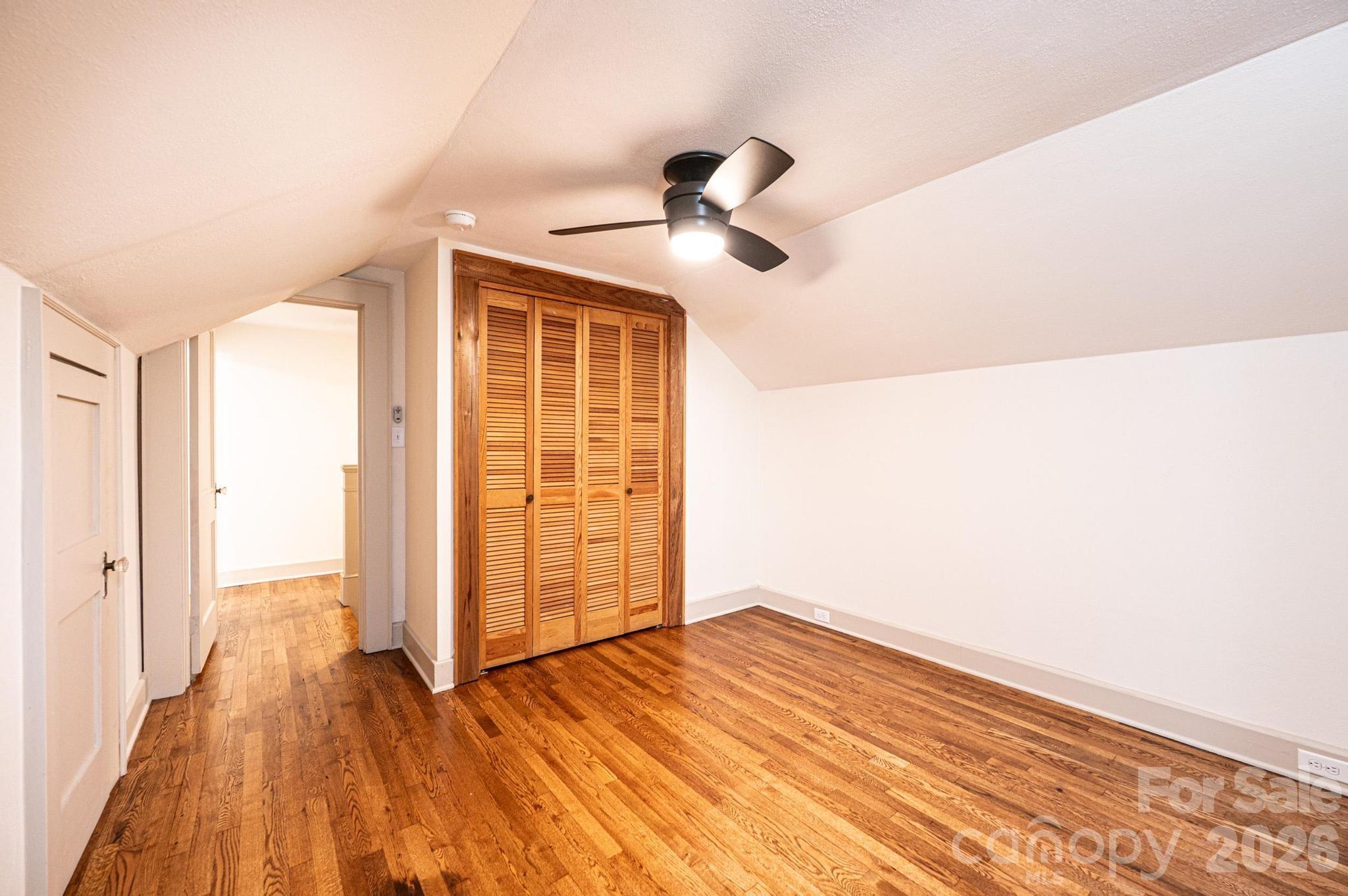 526 Kentwood Street Property Photo 30
