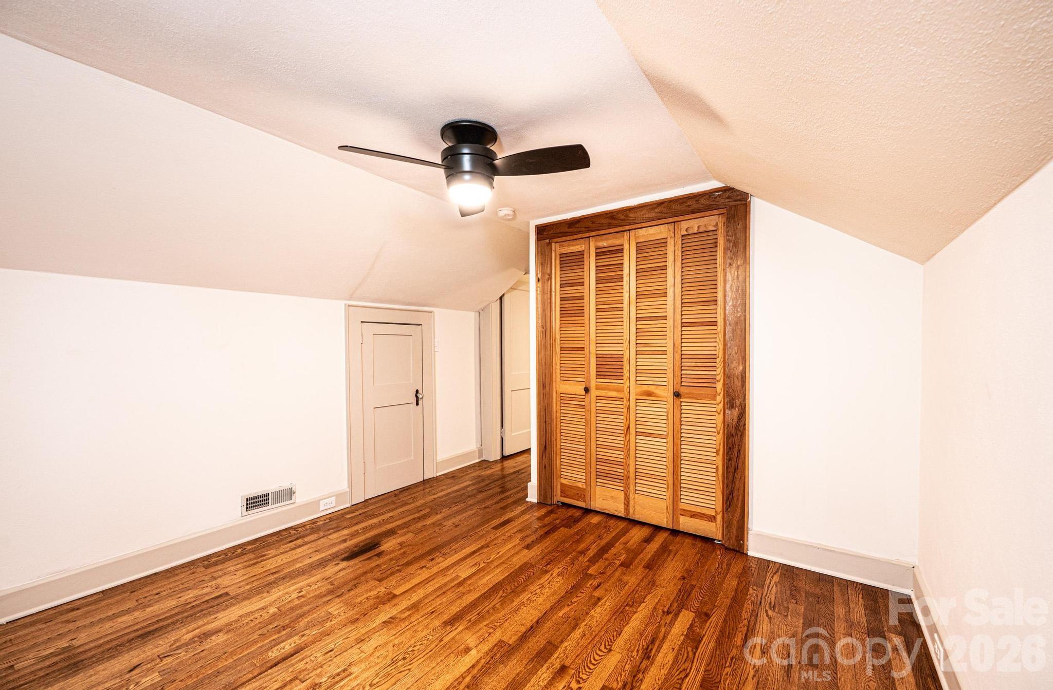 526 Kentwood Street Property Photo 31