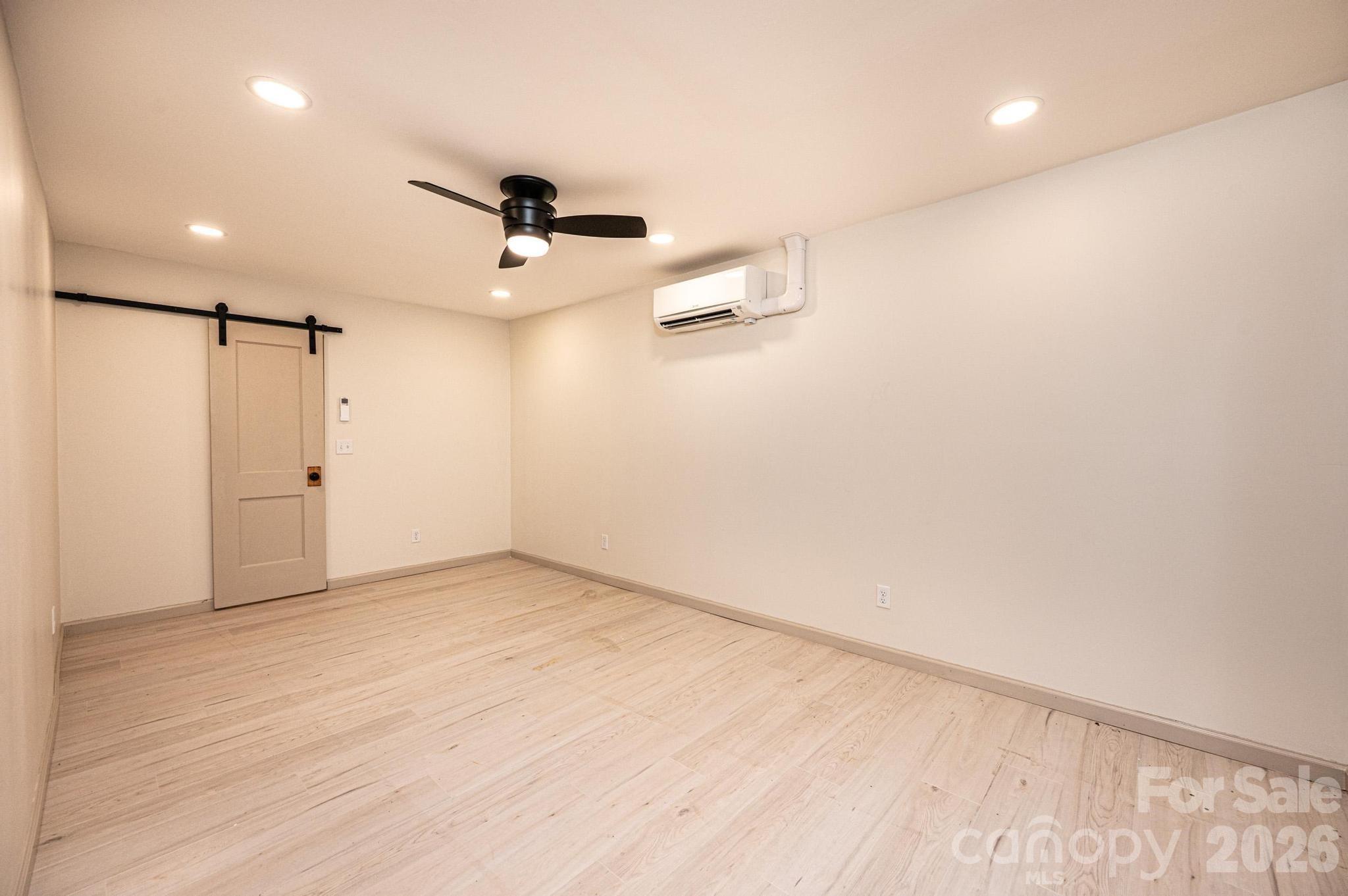 526 Kentwood Street Property Photo 42