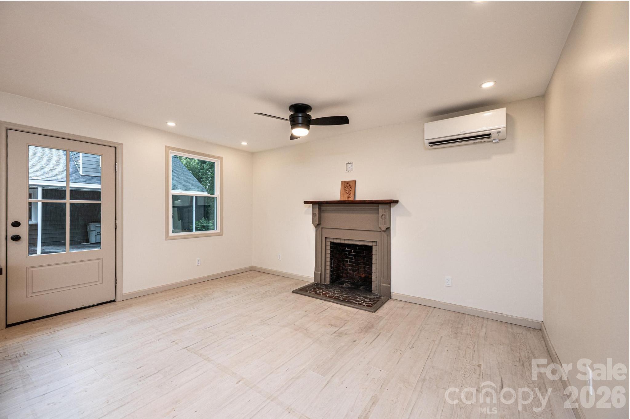 526 Kentwood Street Property Photo 45