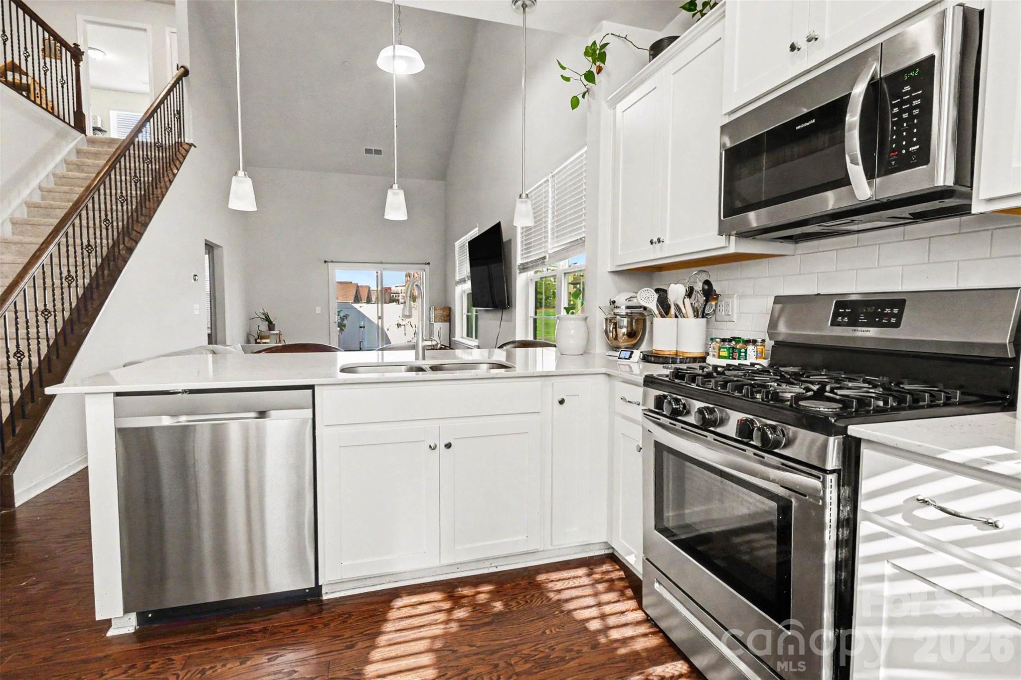 11530 Red Rust Lane Property Photo 8