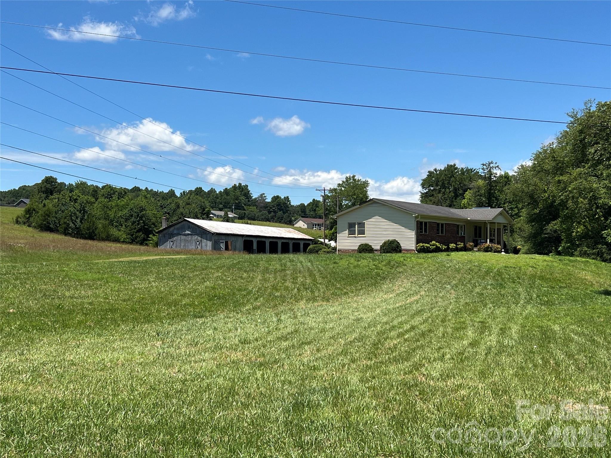 4405 Maple Creek Road Property Photo 6