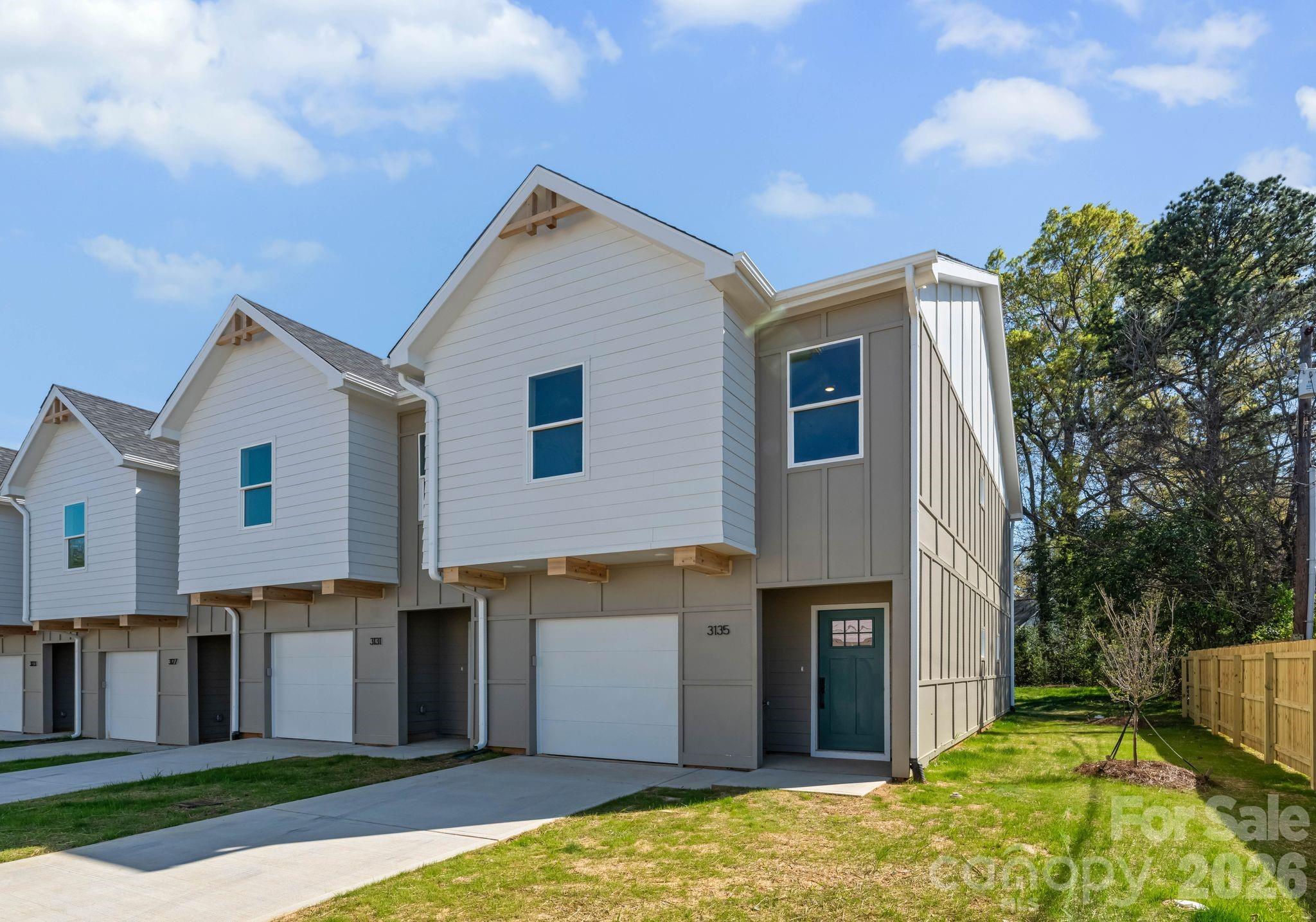 2017 Custer Street Property Photo 1