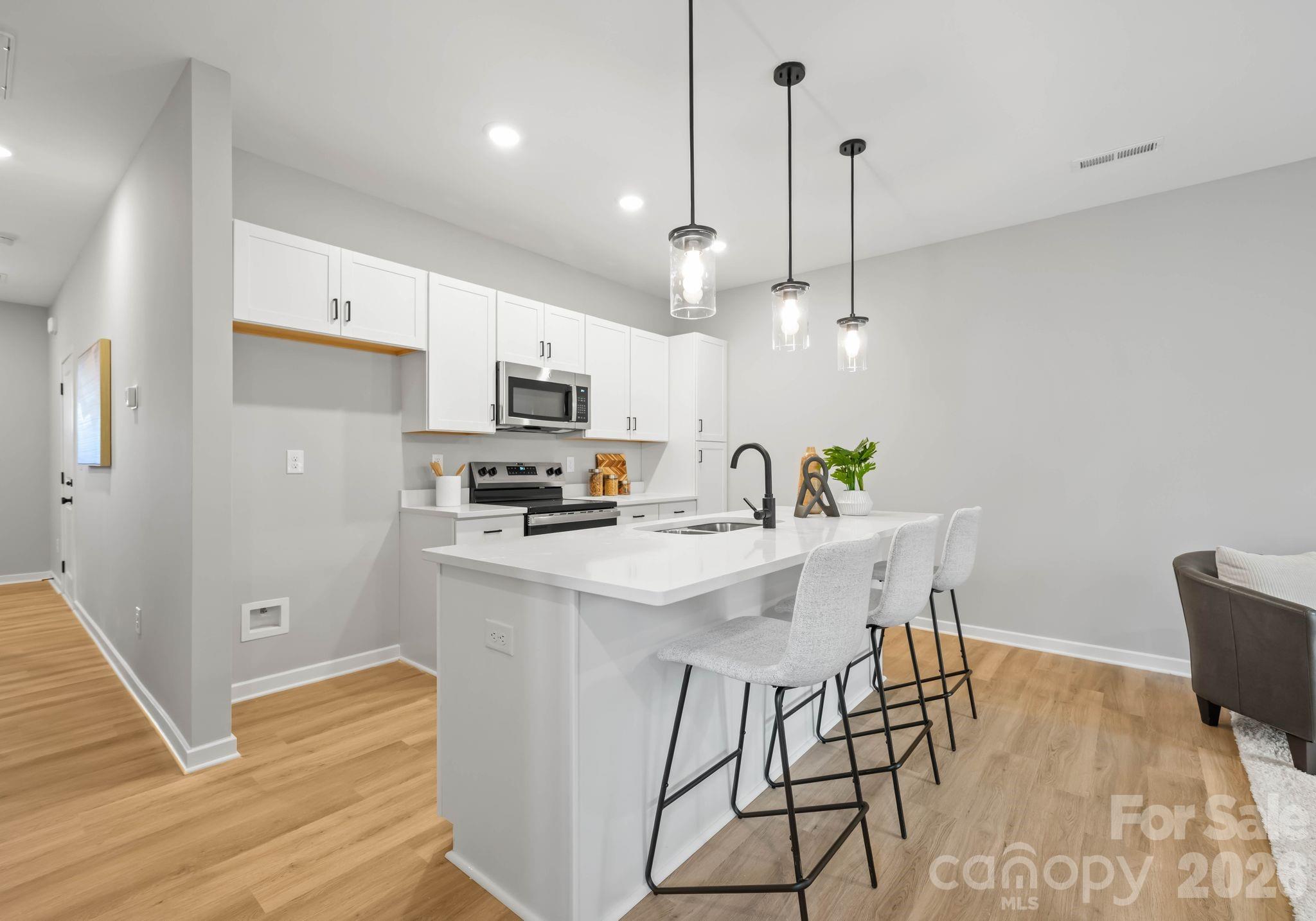 2017 Custer Street Property Photo 3