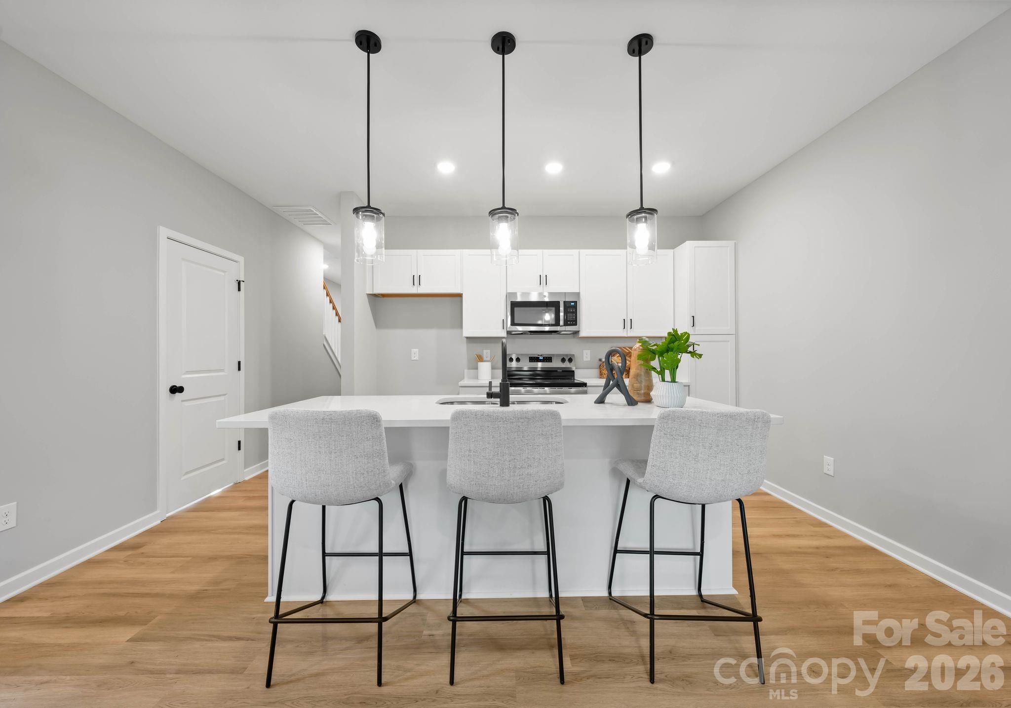 2017 Custer Street Property Photo 4