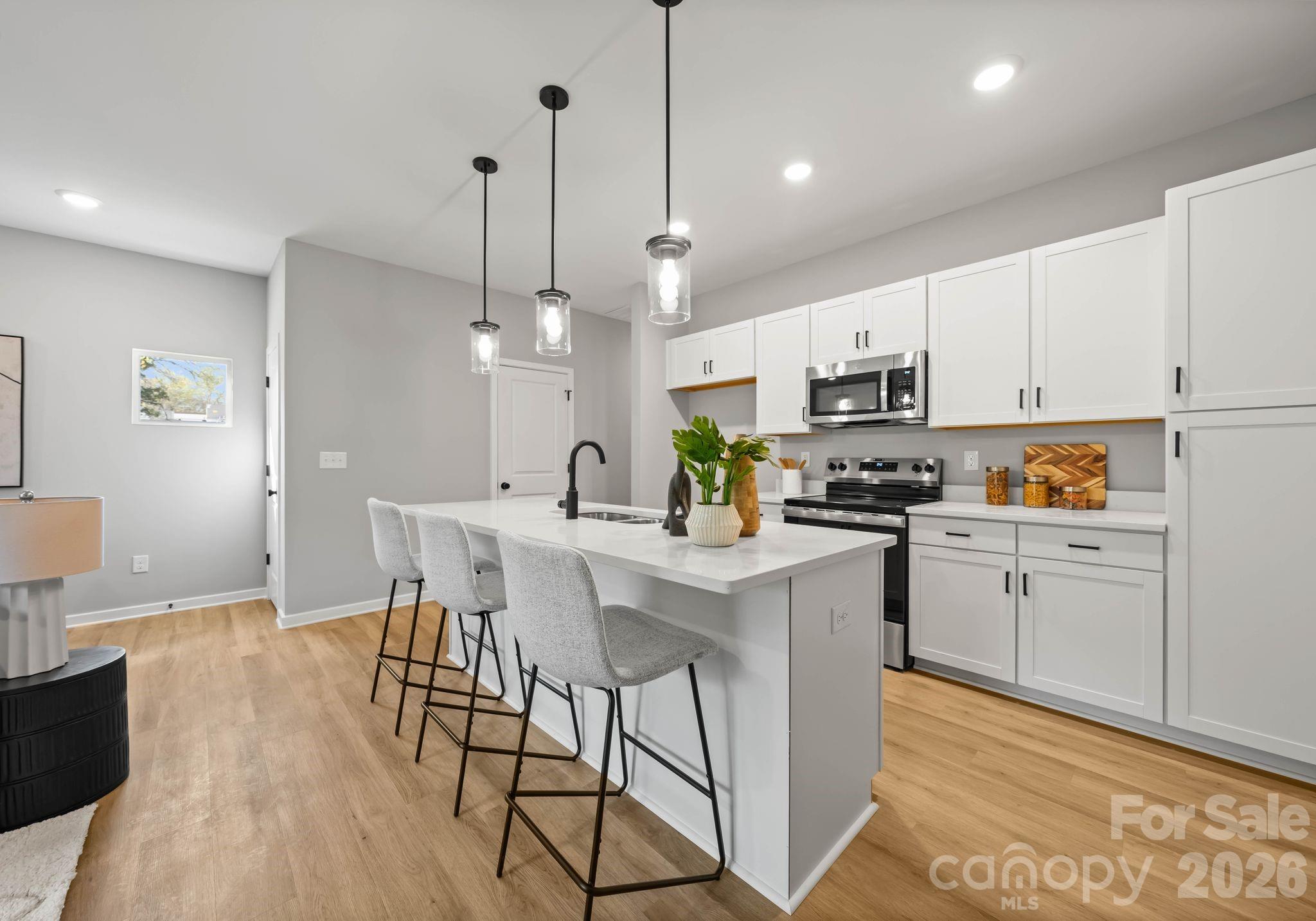 2017 Custer Street Property Photo 5