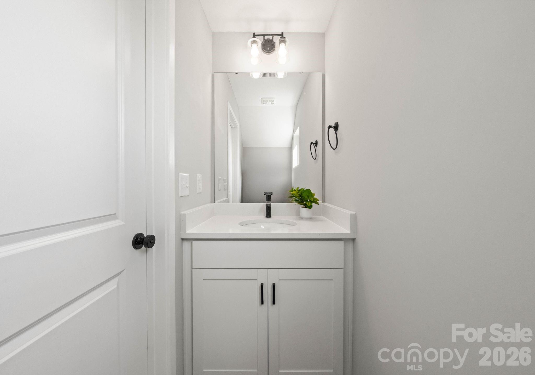 2017 Custer Street Property Photo 6