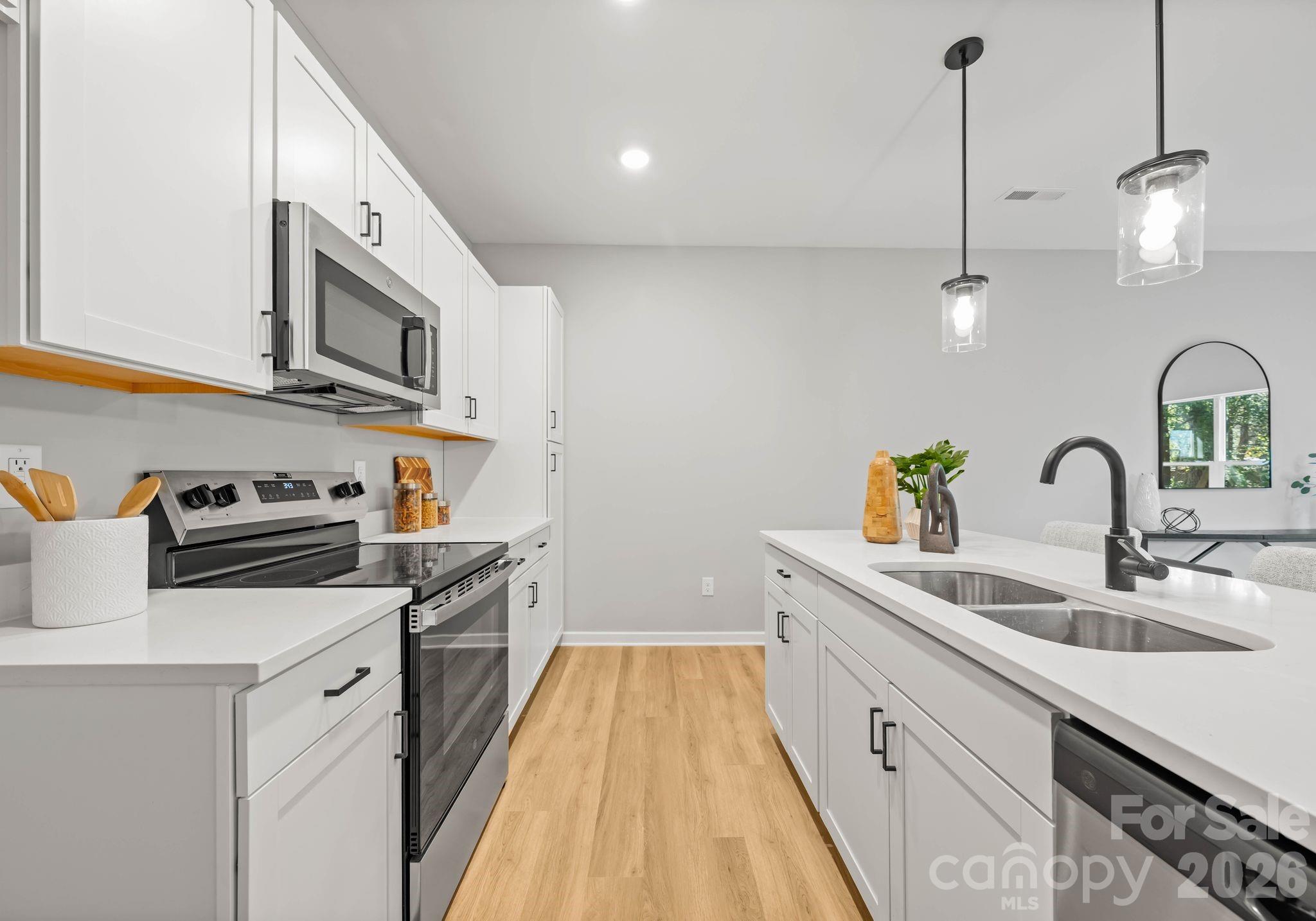 2017 Custer Street Property Photo 8