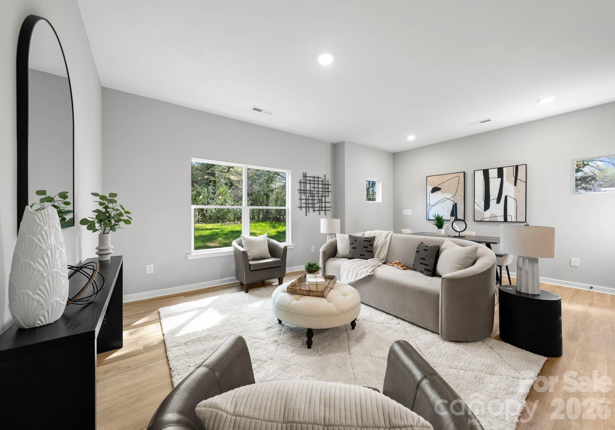 2017 Custer Street Property Photo 13