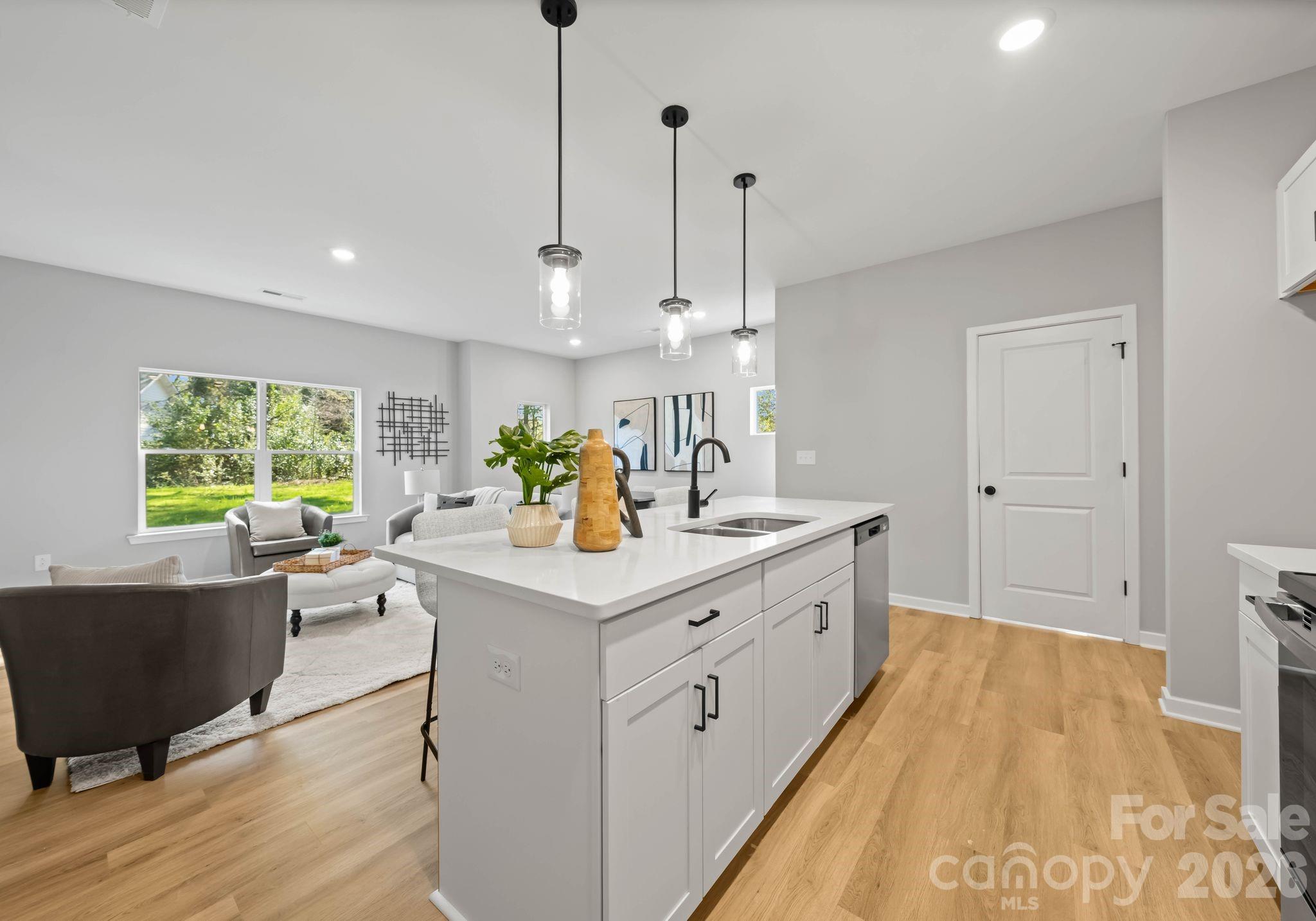 2021 Custer Street Property Photo 10