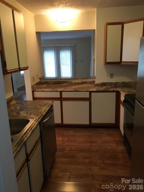 814 Selwyn Oaks Court Property Photo 6