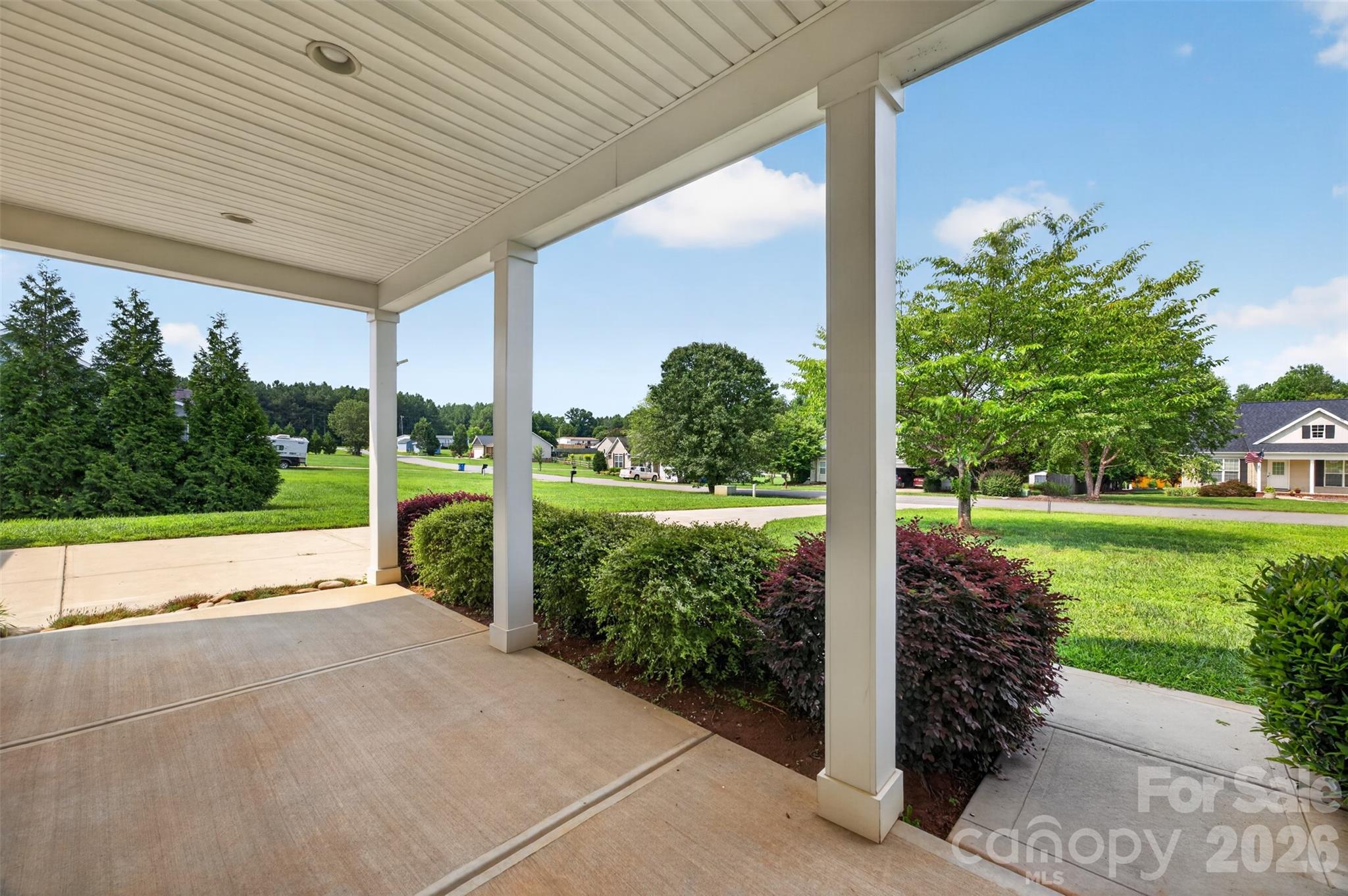 990 Russell Ridge Drive Property Photo 4