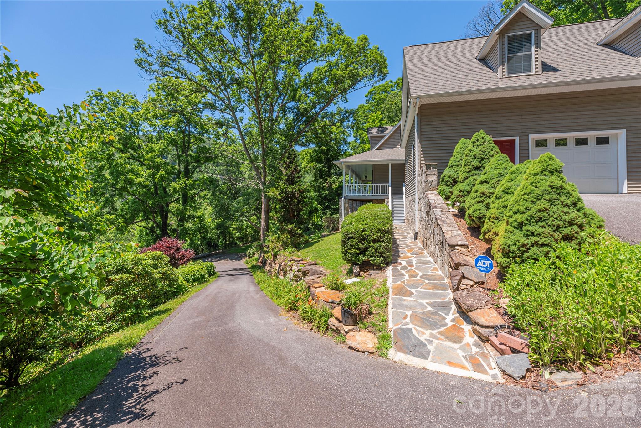 554 Breckenridge Road Property Photo 2