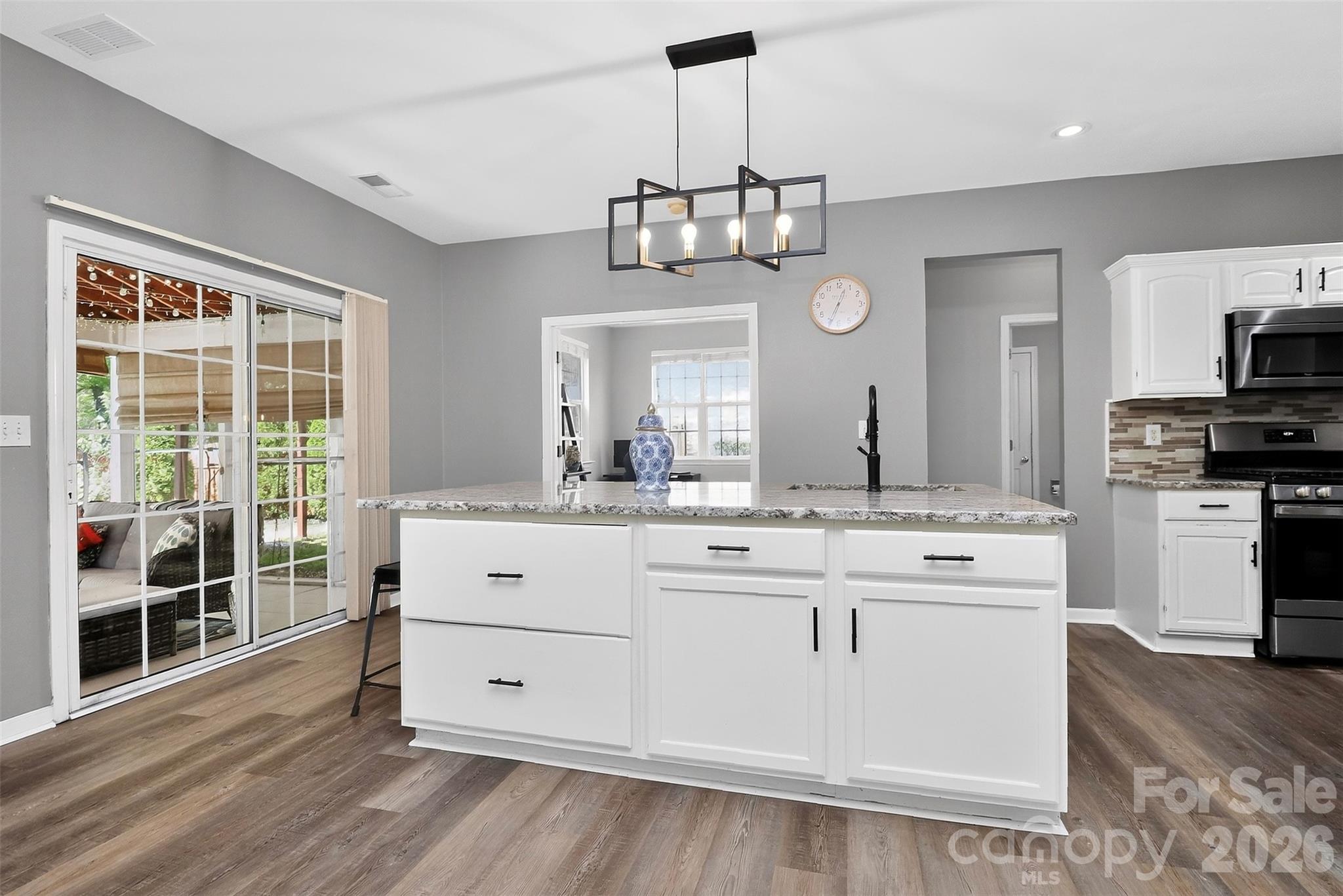 17126 Cambridge Woods Court Property Photo 4
