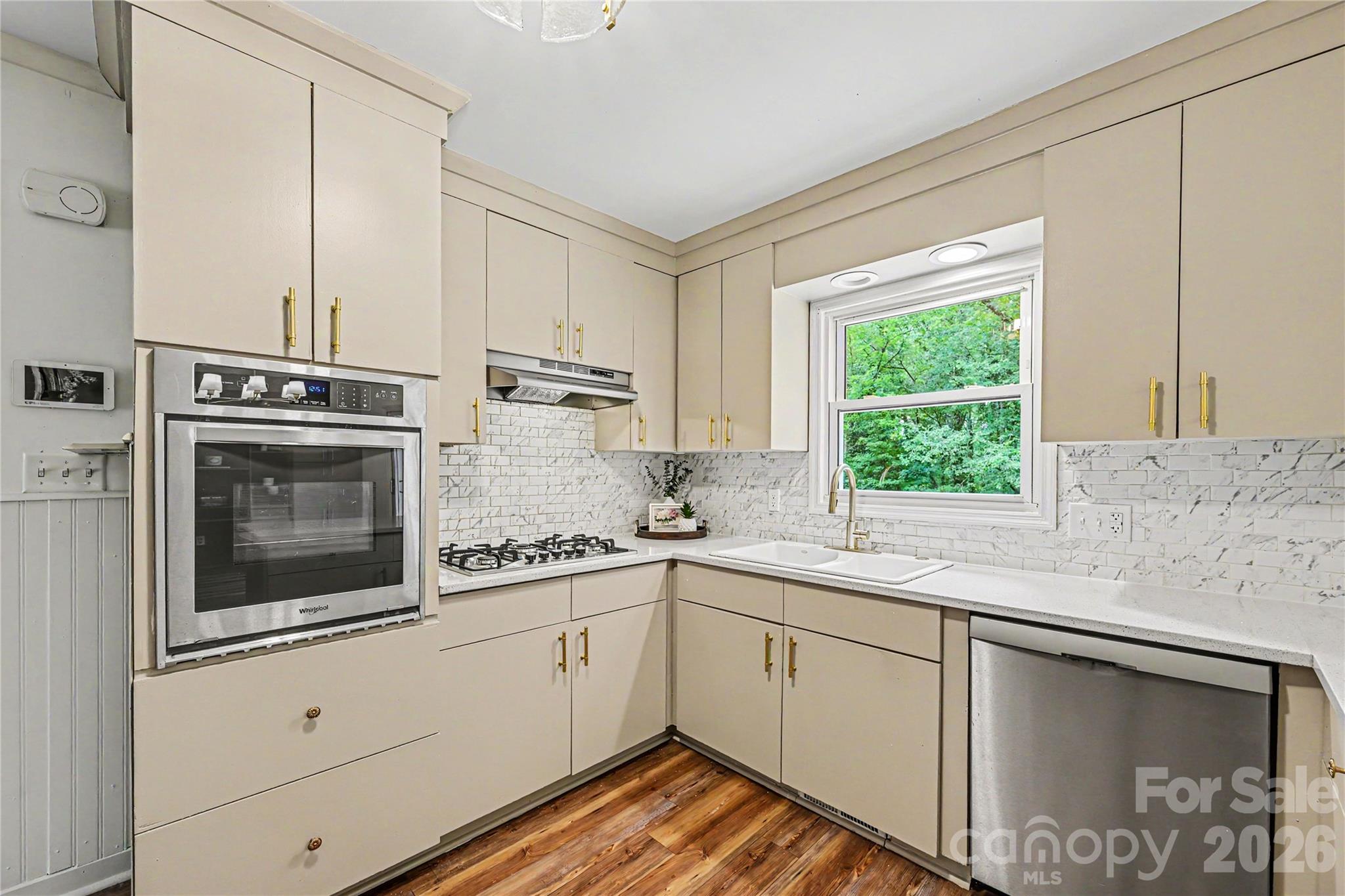 716 Grandview Drive Property Photo 8
