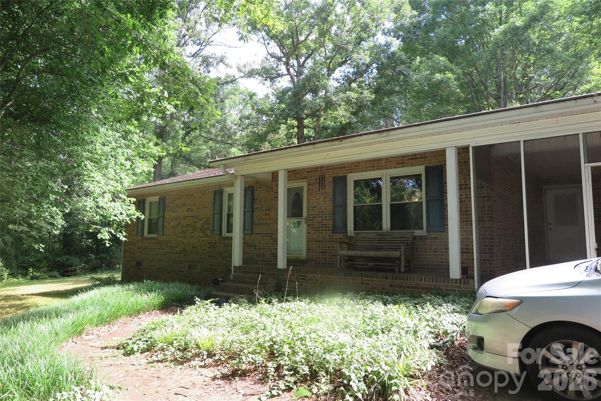 112 Glenn Oaks Drive Property Photo 1