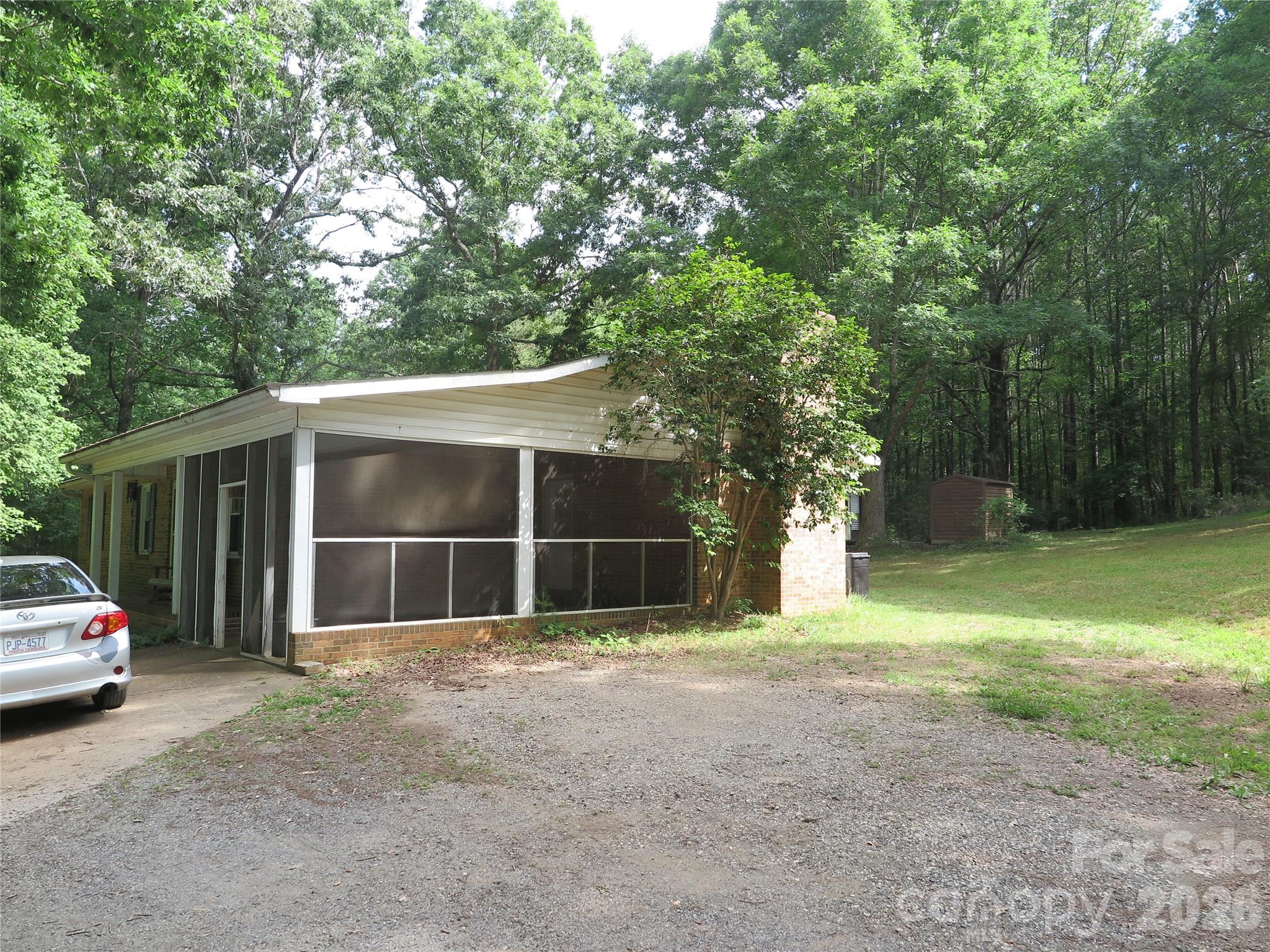 112 Glenn Oaks Drive Property Photo 3