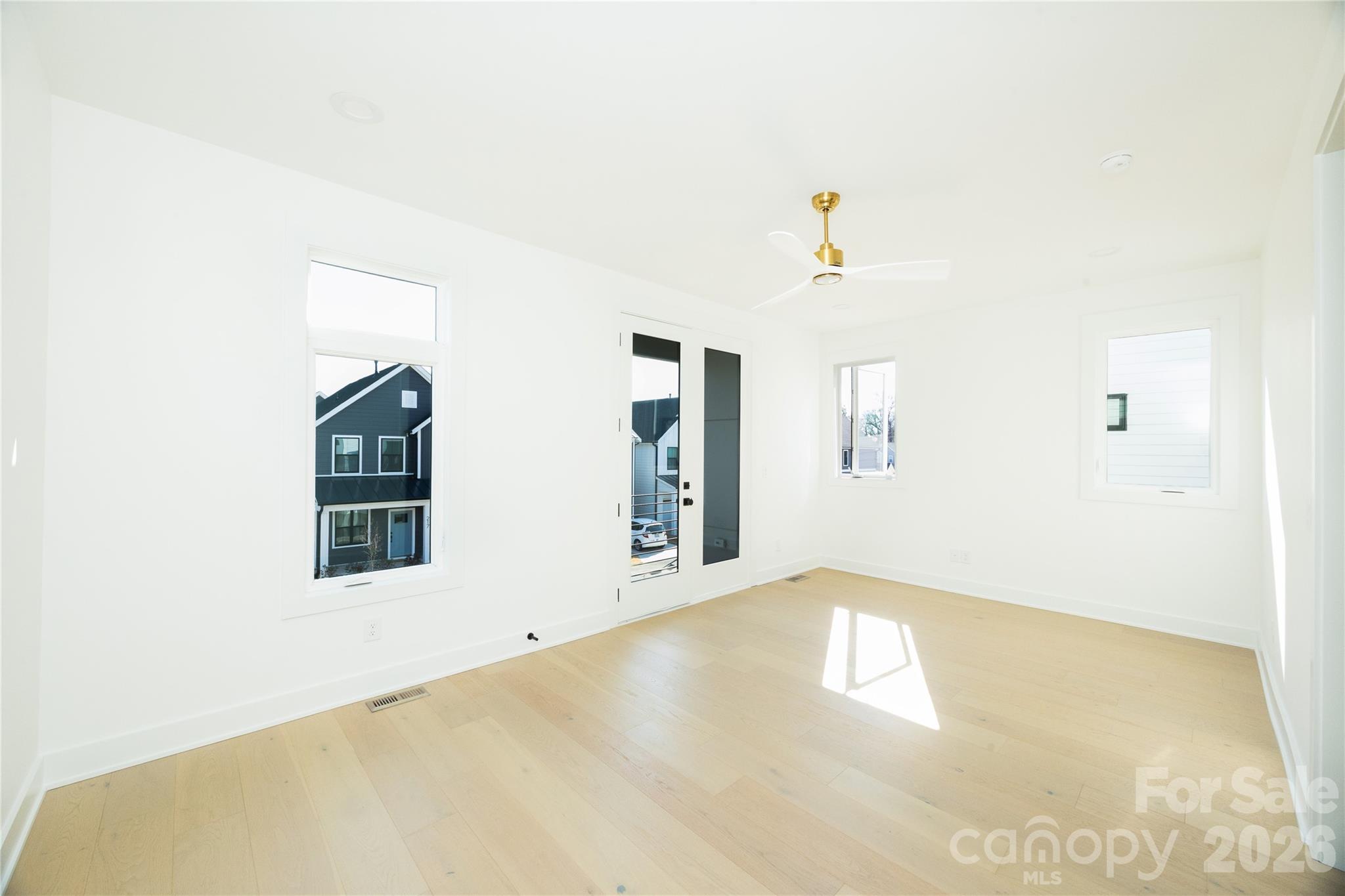 221 Woodsborough Place Property Photo 26