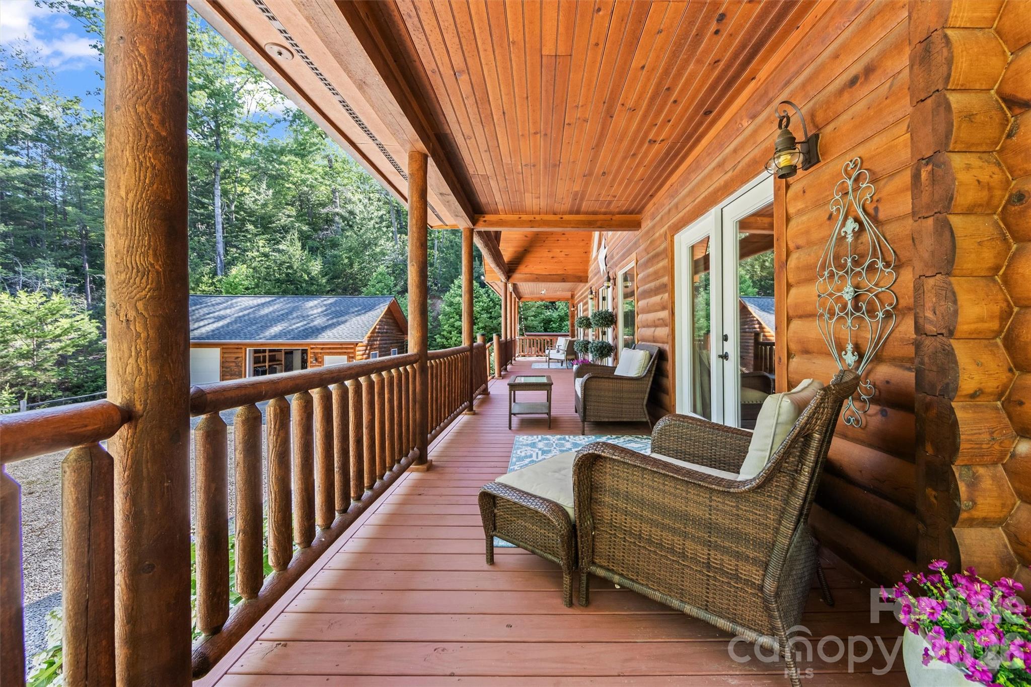 128 Hummingbird Lane Property Photo 6