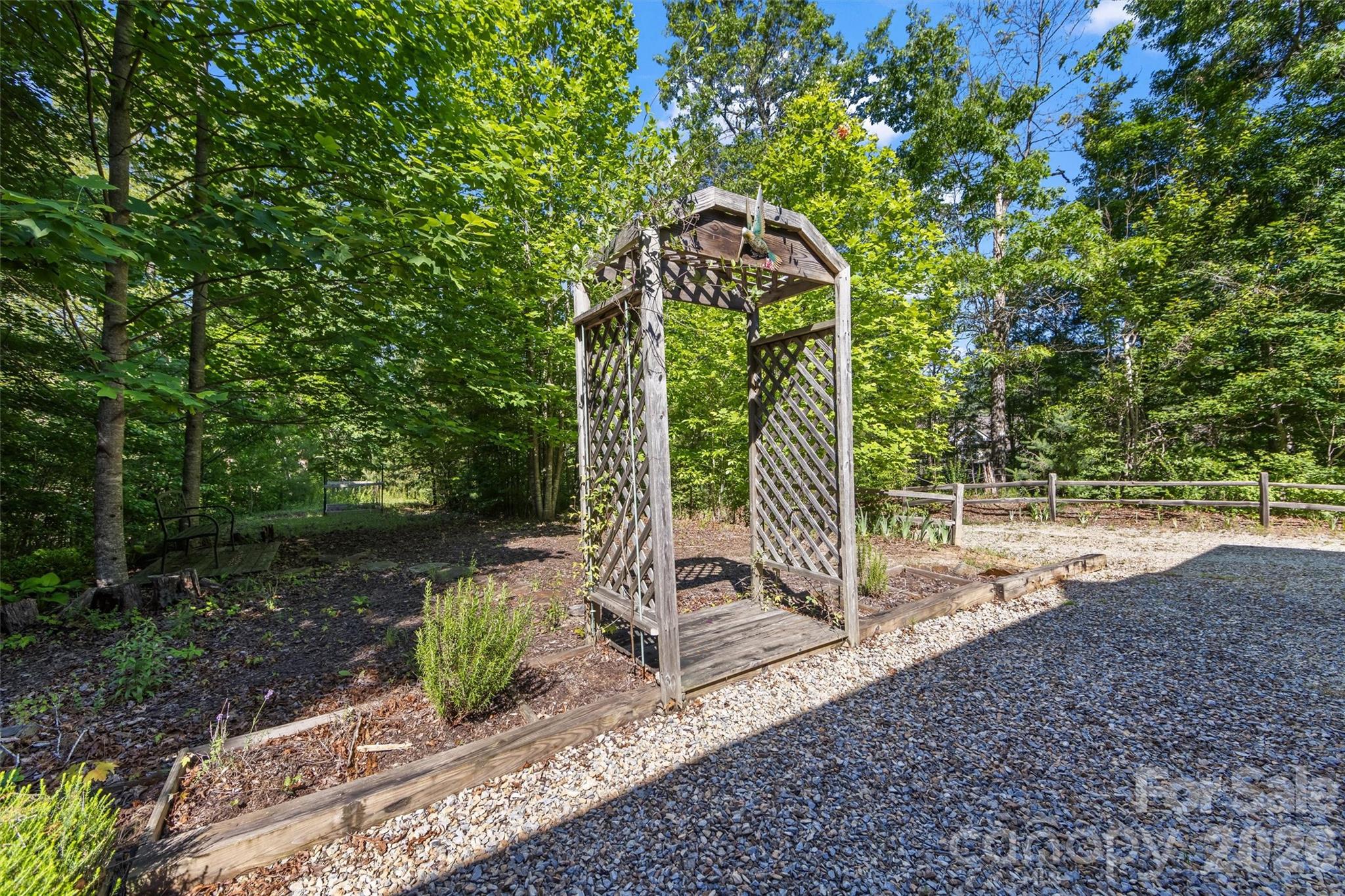 128 Hummingbird Lane Property Photo 43