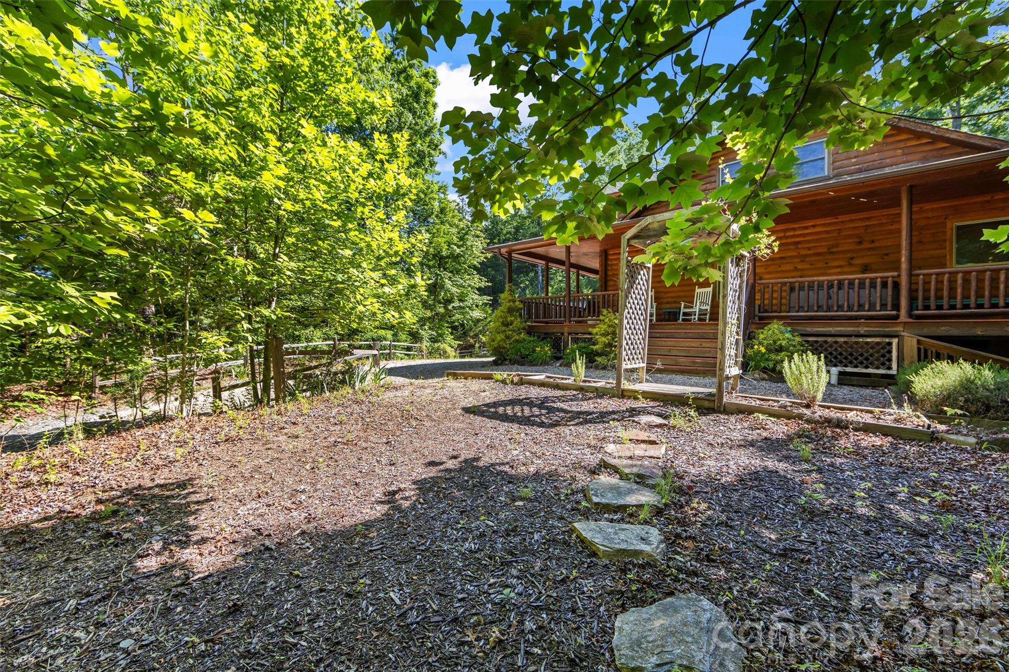 128 Hummingbird Lane Property Photo 44
