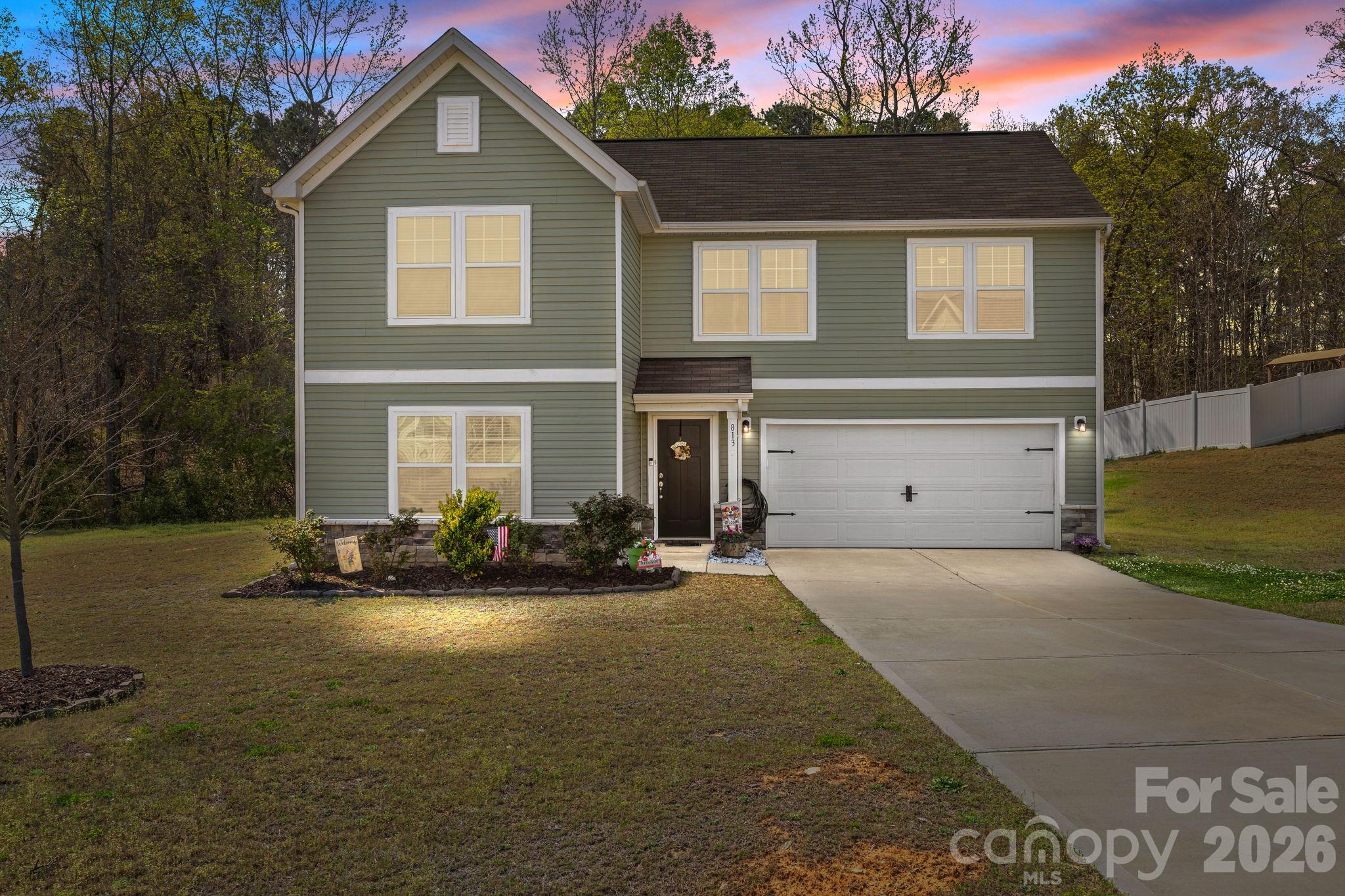 813 Yorkshire Drive Property Photo 1