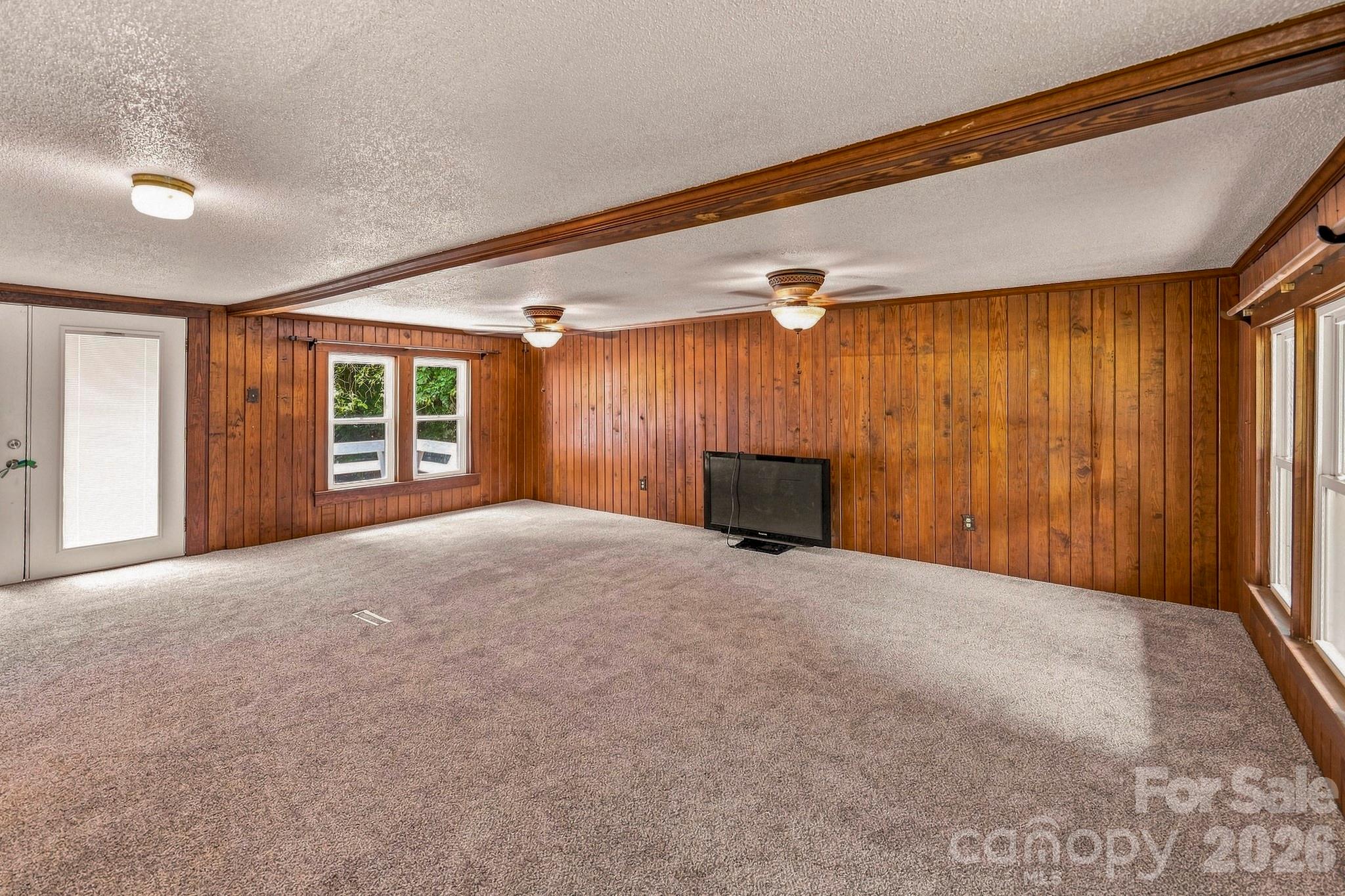 257 Maryland Drive Property Photo 2