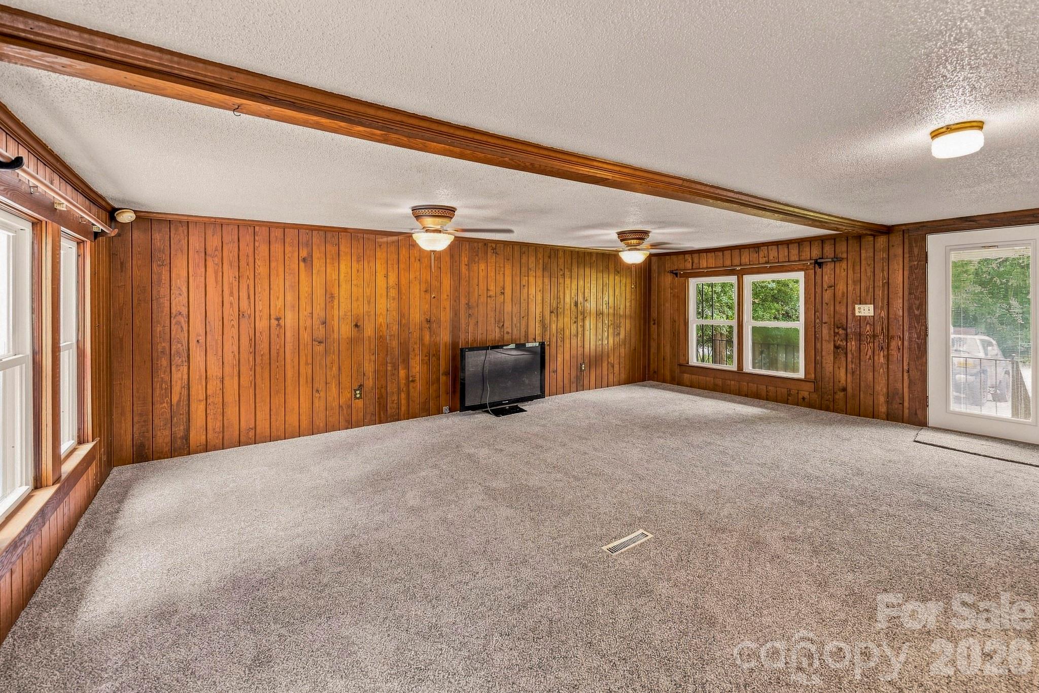 257 Maryland Drive Property Photo 3