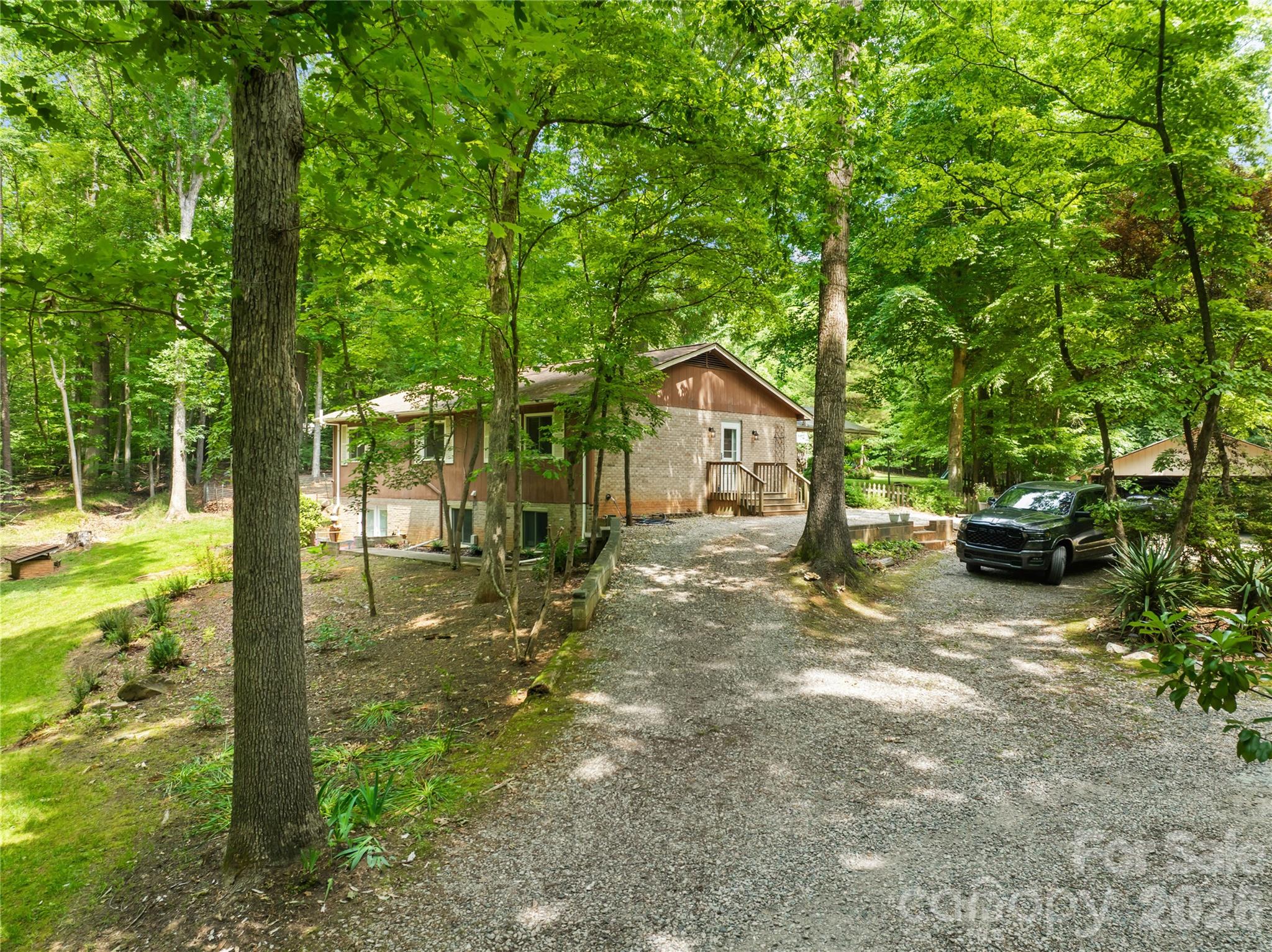 5917 Davis Road Property Photo 2
