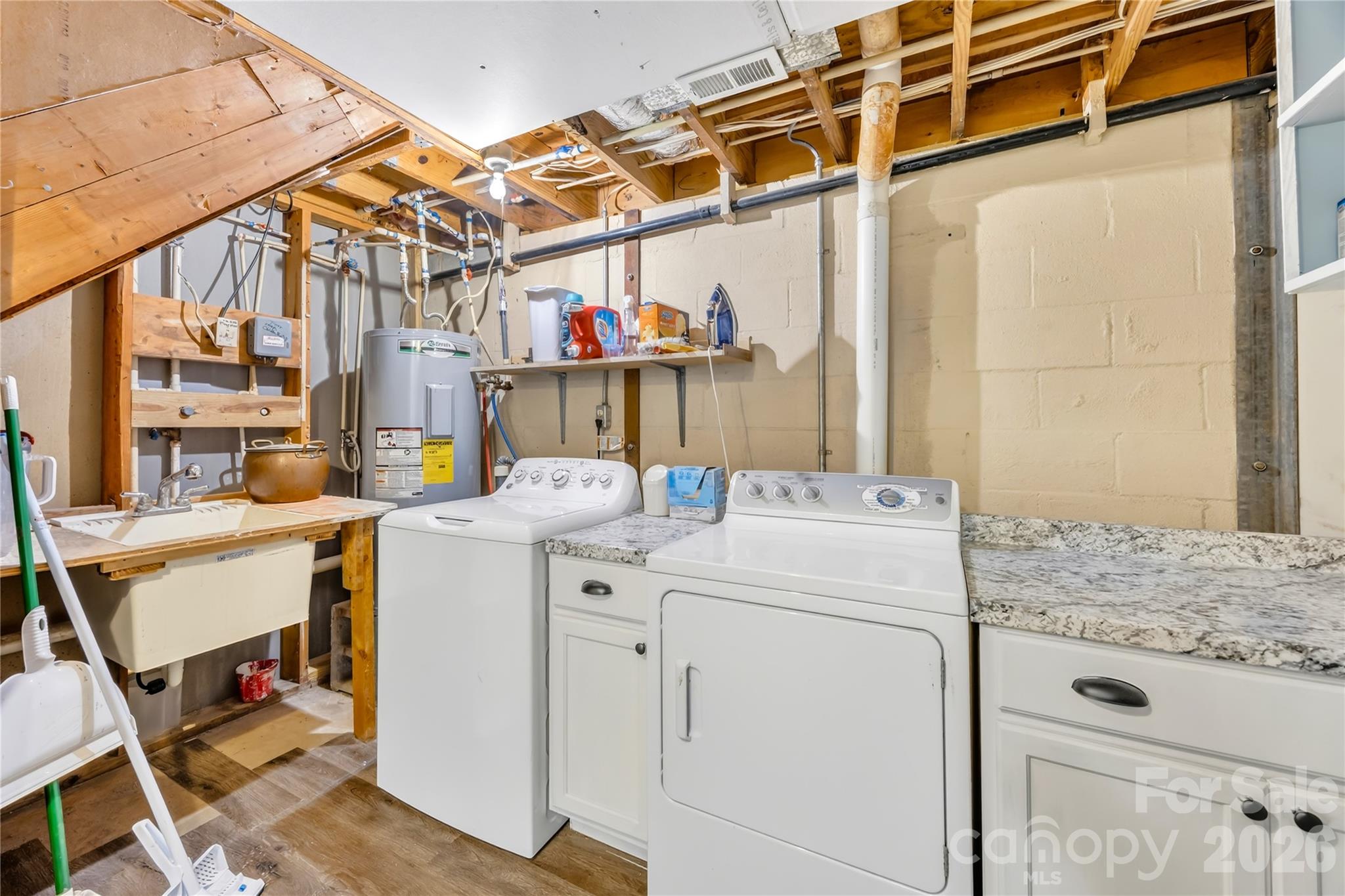 5917 Davis Road Property Photo 9