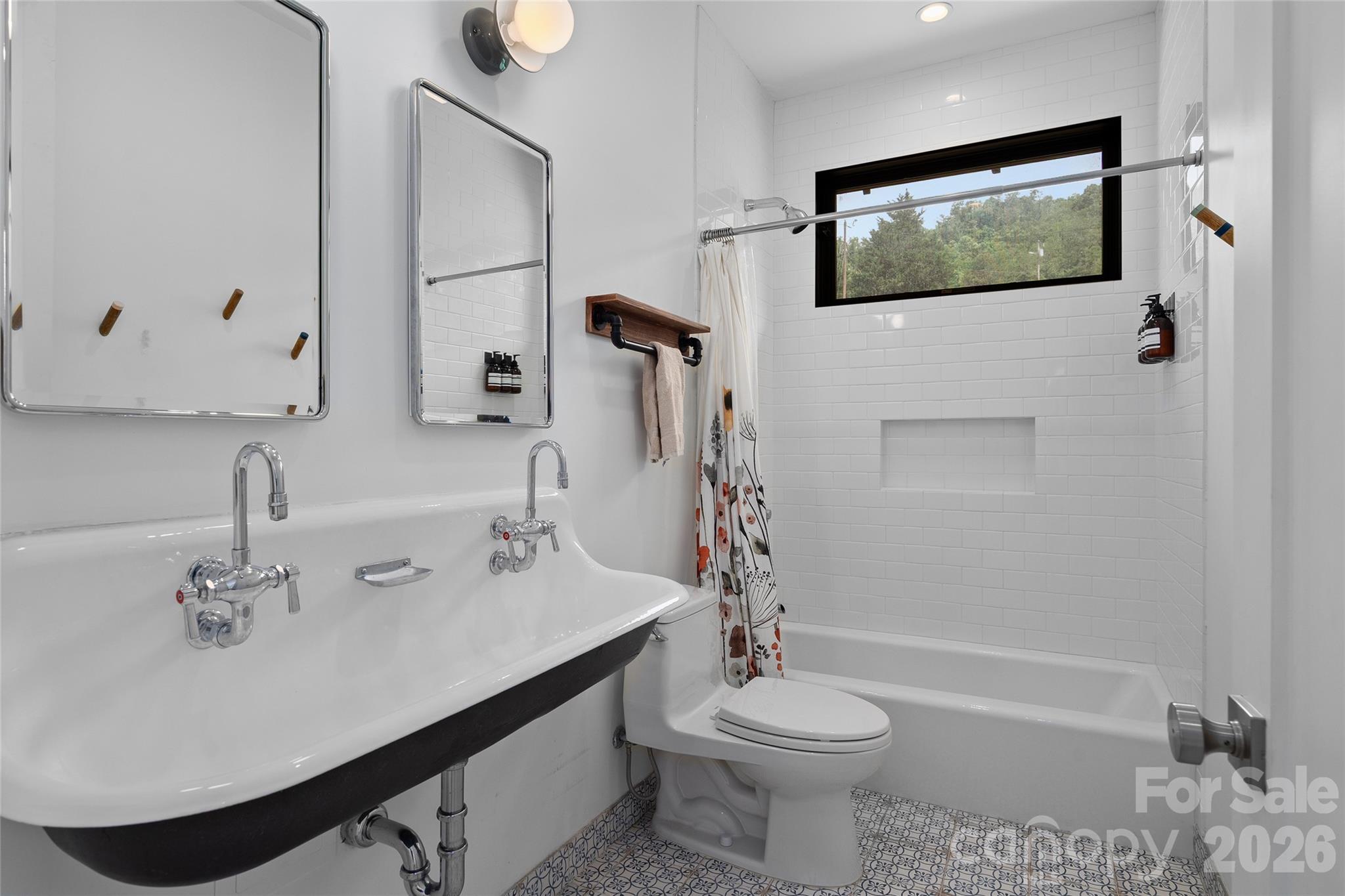 105 Loganberry Trail 1 Property Photo 32