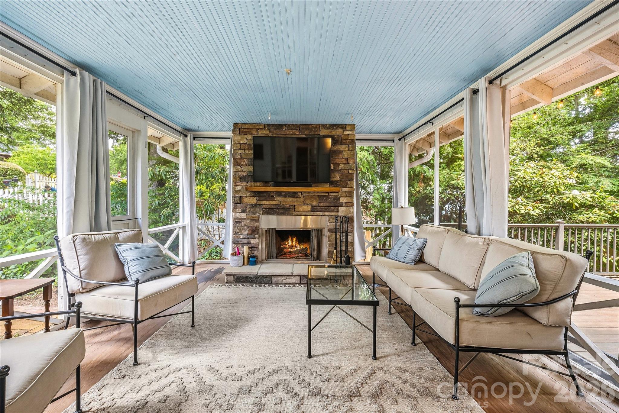 1620 Norwood Place Property Photo 4