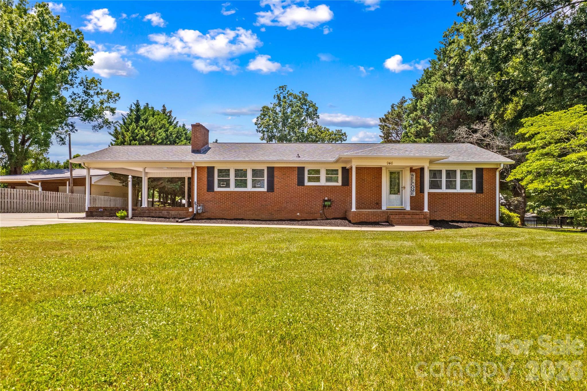 946 Shearers Road Property Photo 2