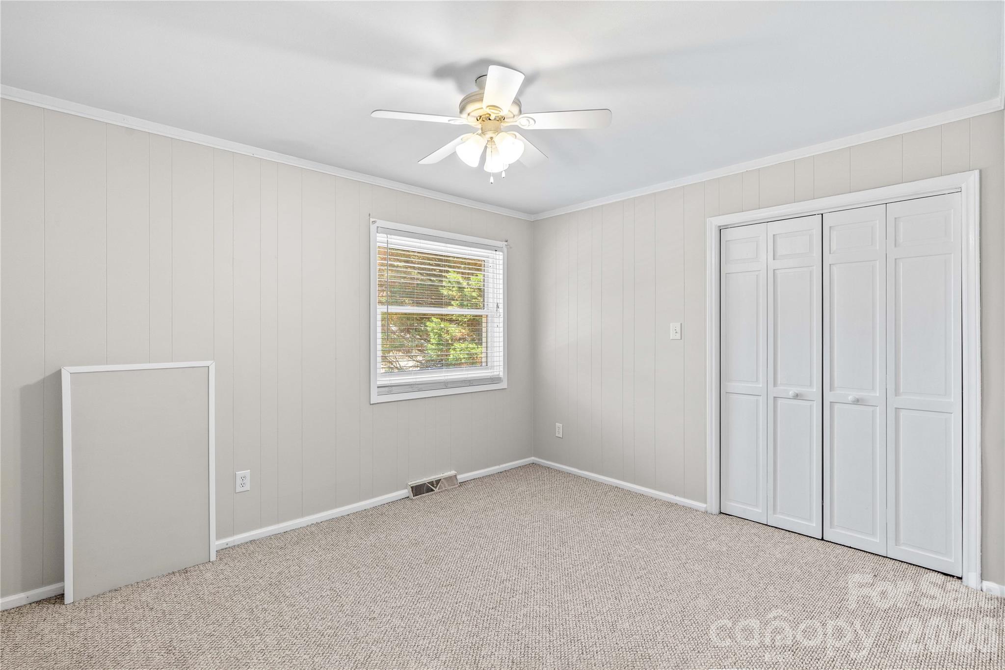 946 Shearers Road Property Photo 22