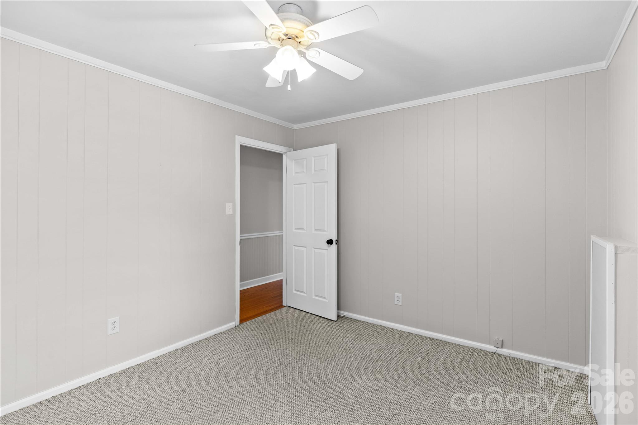 946 Shearers Road Property Photo 23