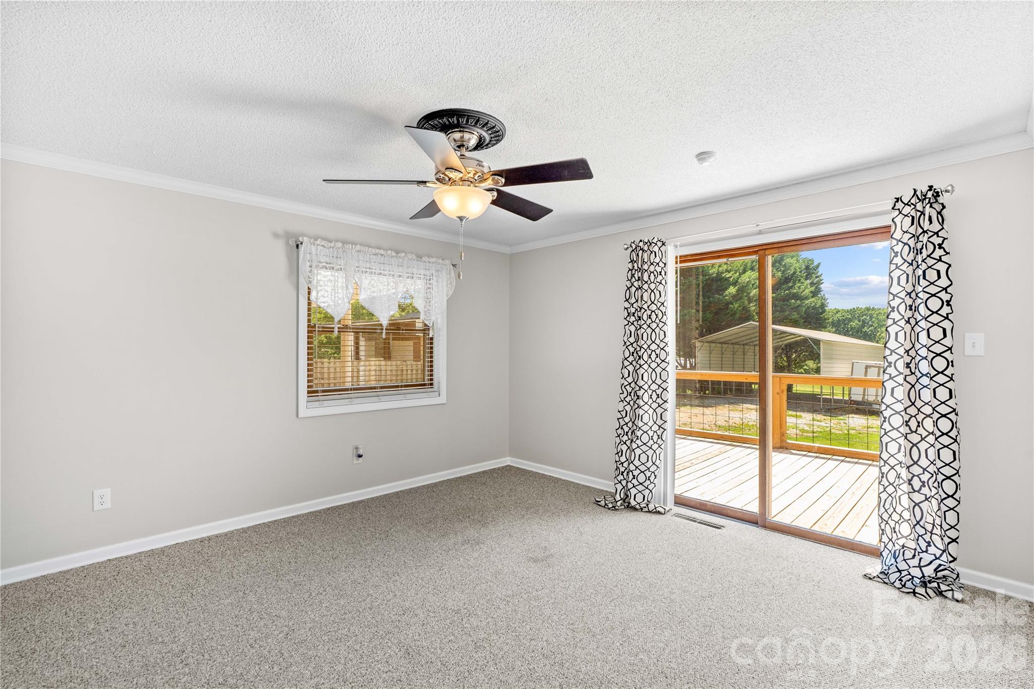 946 Shearers Road Property Photo 25