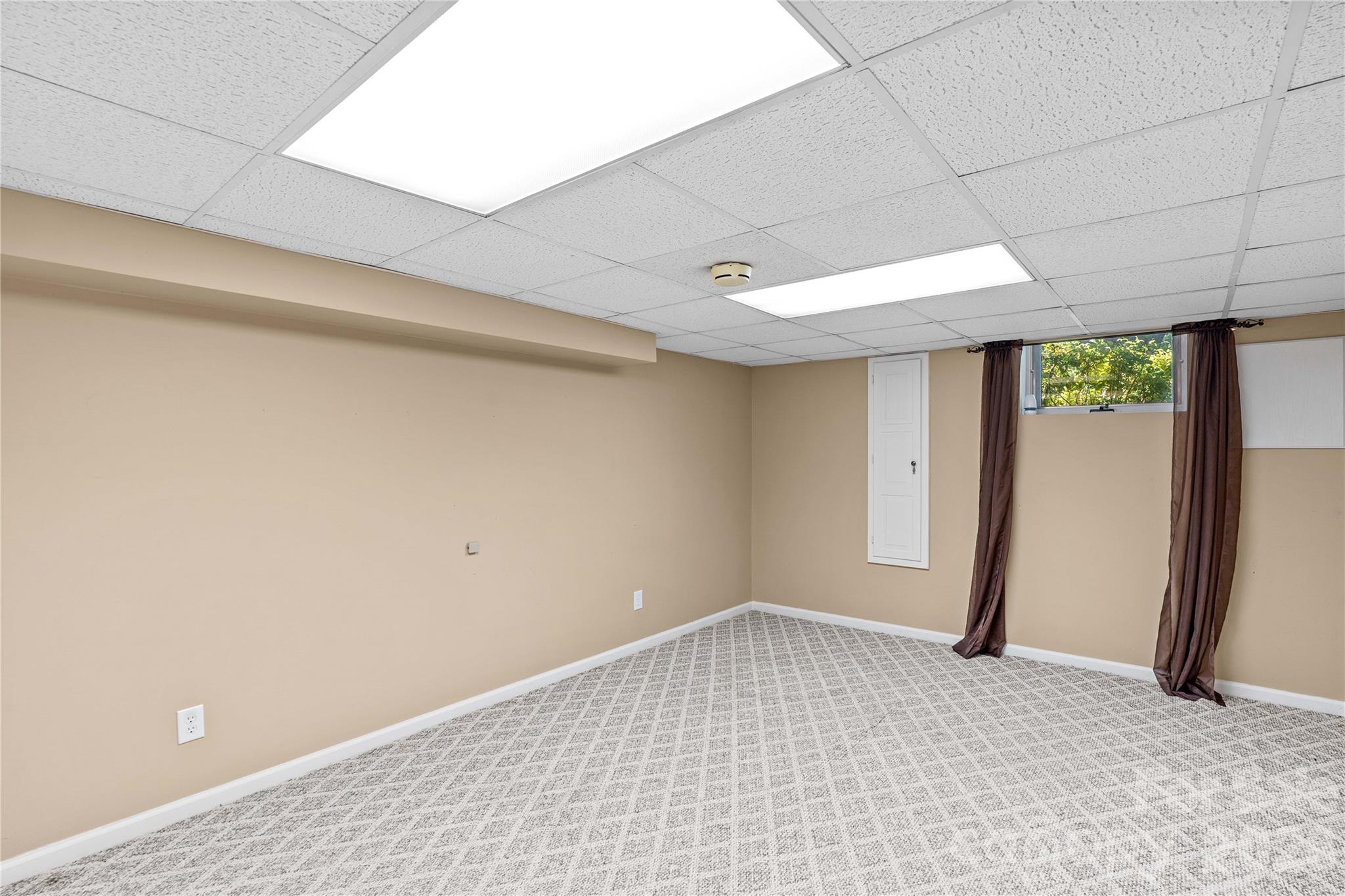 946 Shearers Road Property Photo 26