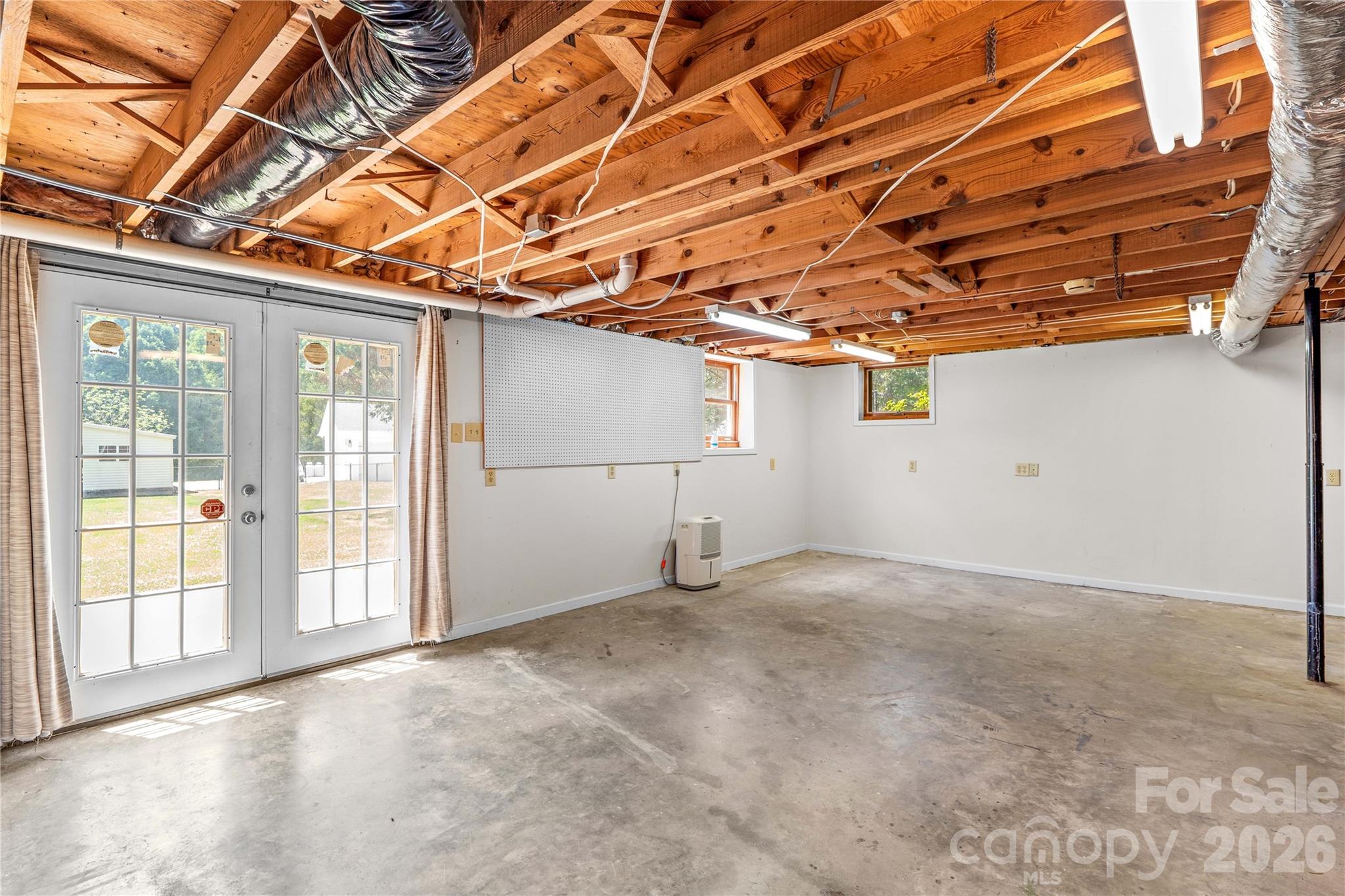 946 Shearers Road Property Photo 30