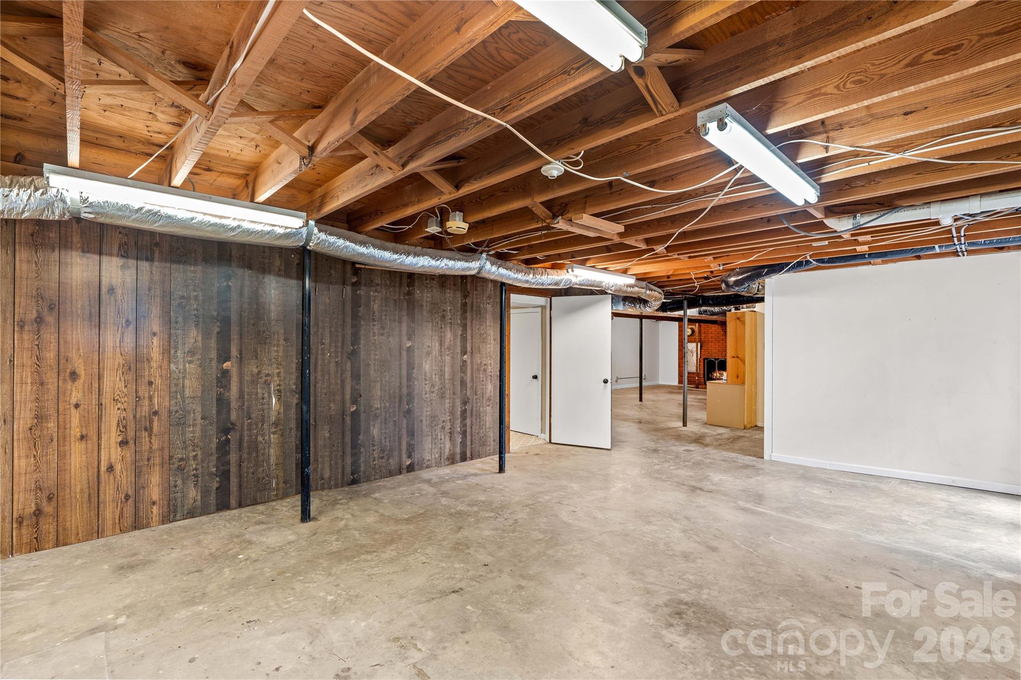 946 Shearers Road Property Photo 32