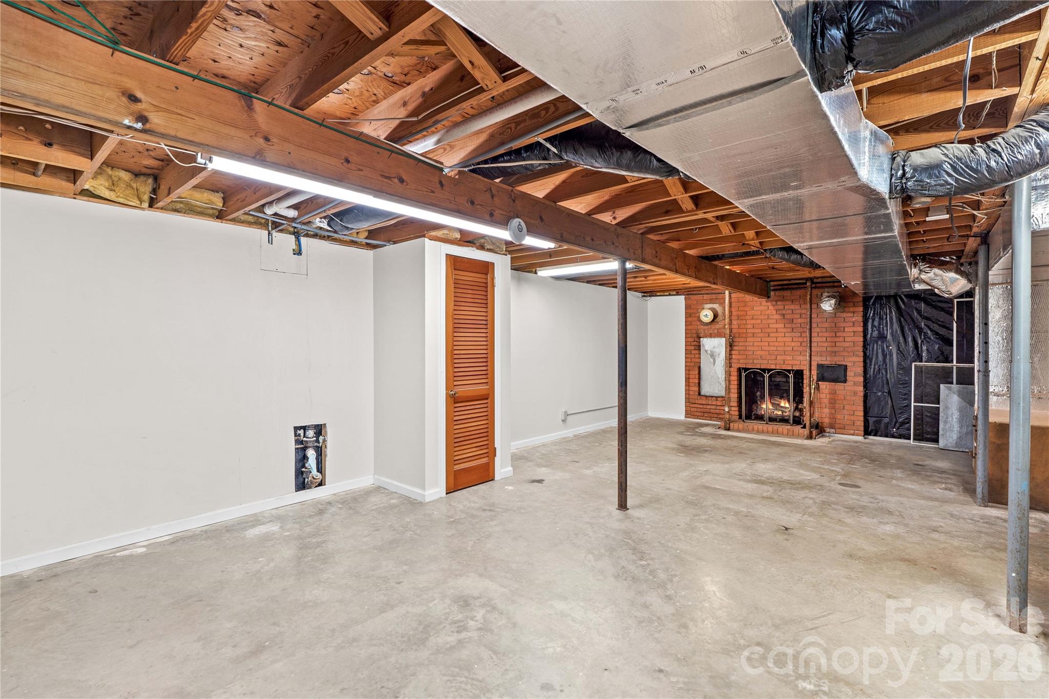 946 Shearers Road Property Photo 33