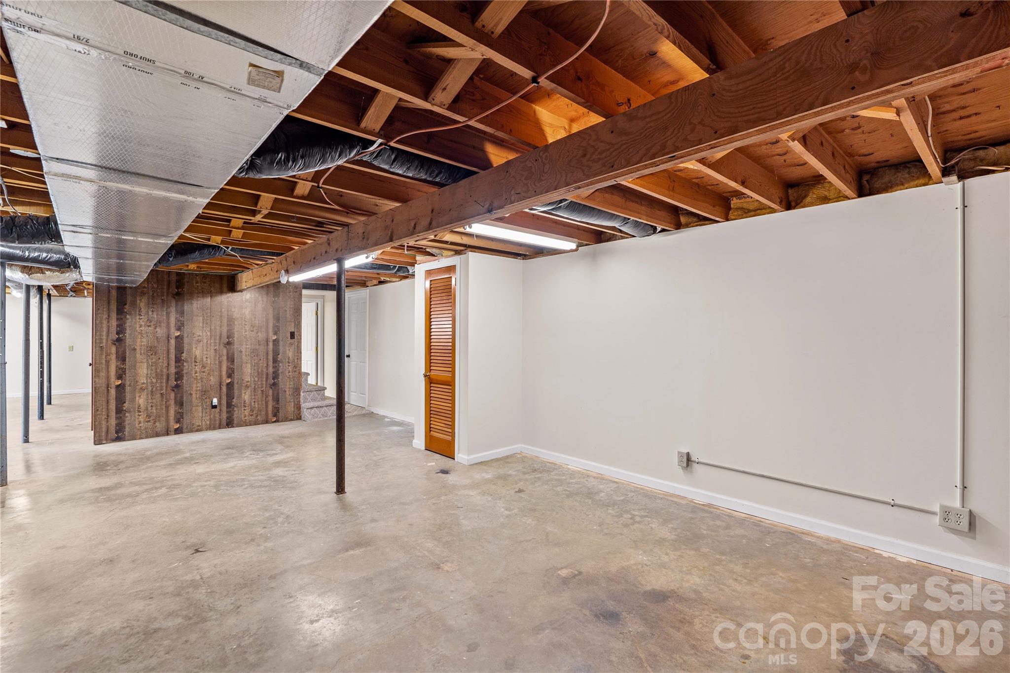 946 Shearers Road Property Photo 36