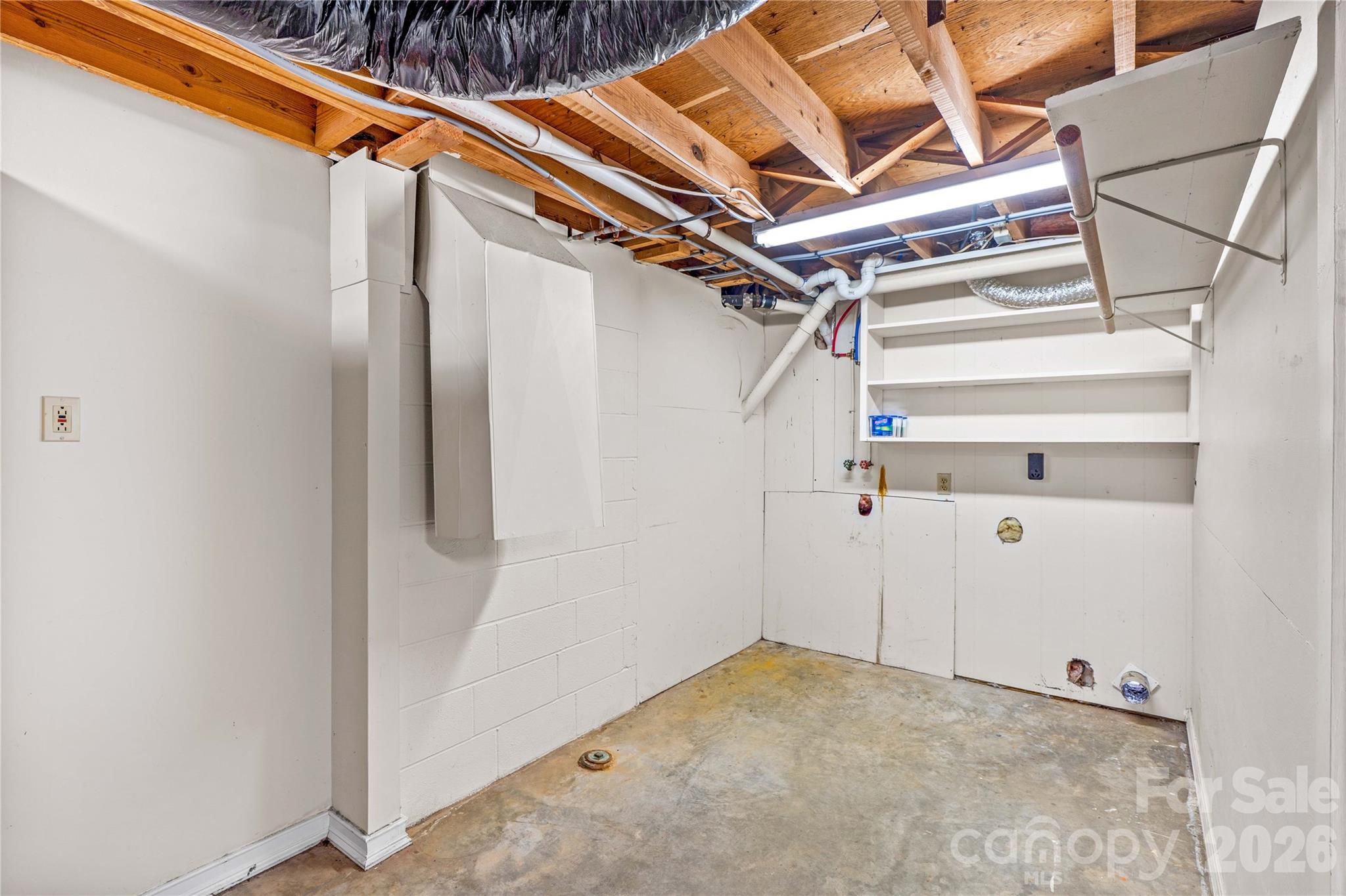 946 Shearers Road Property Photo 38