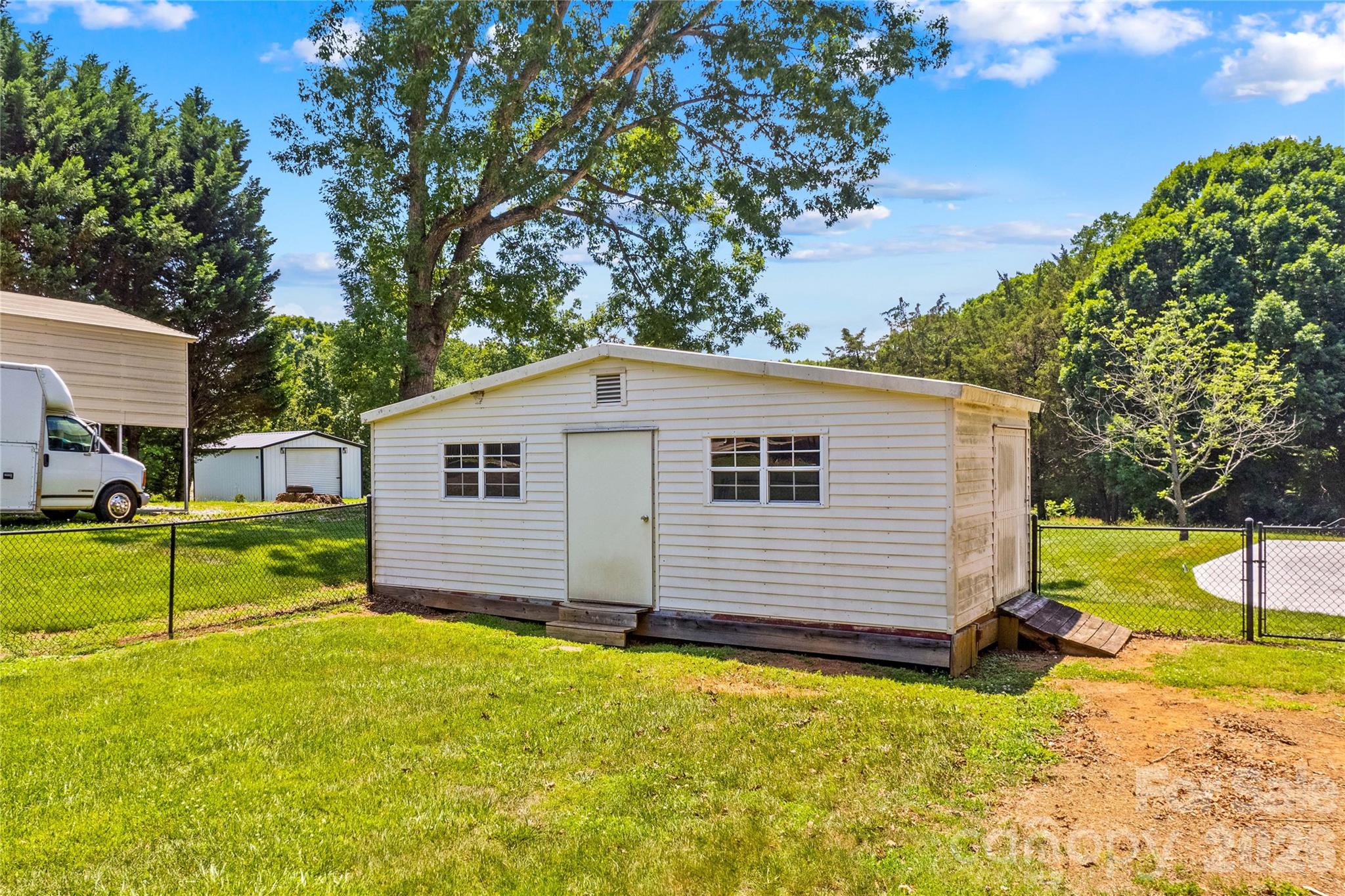 946 Shearers Road Property Photo 46