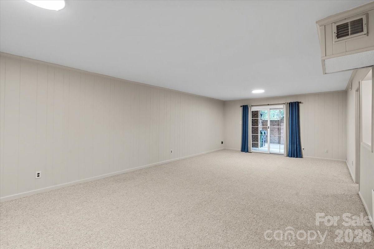 6740 Constitution Lane Property Photo 35