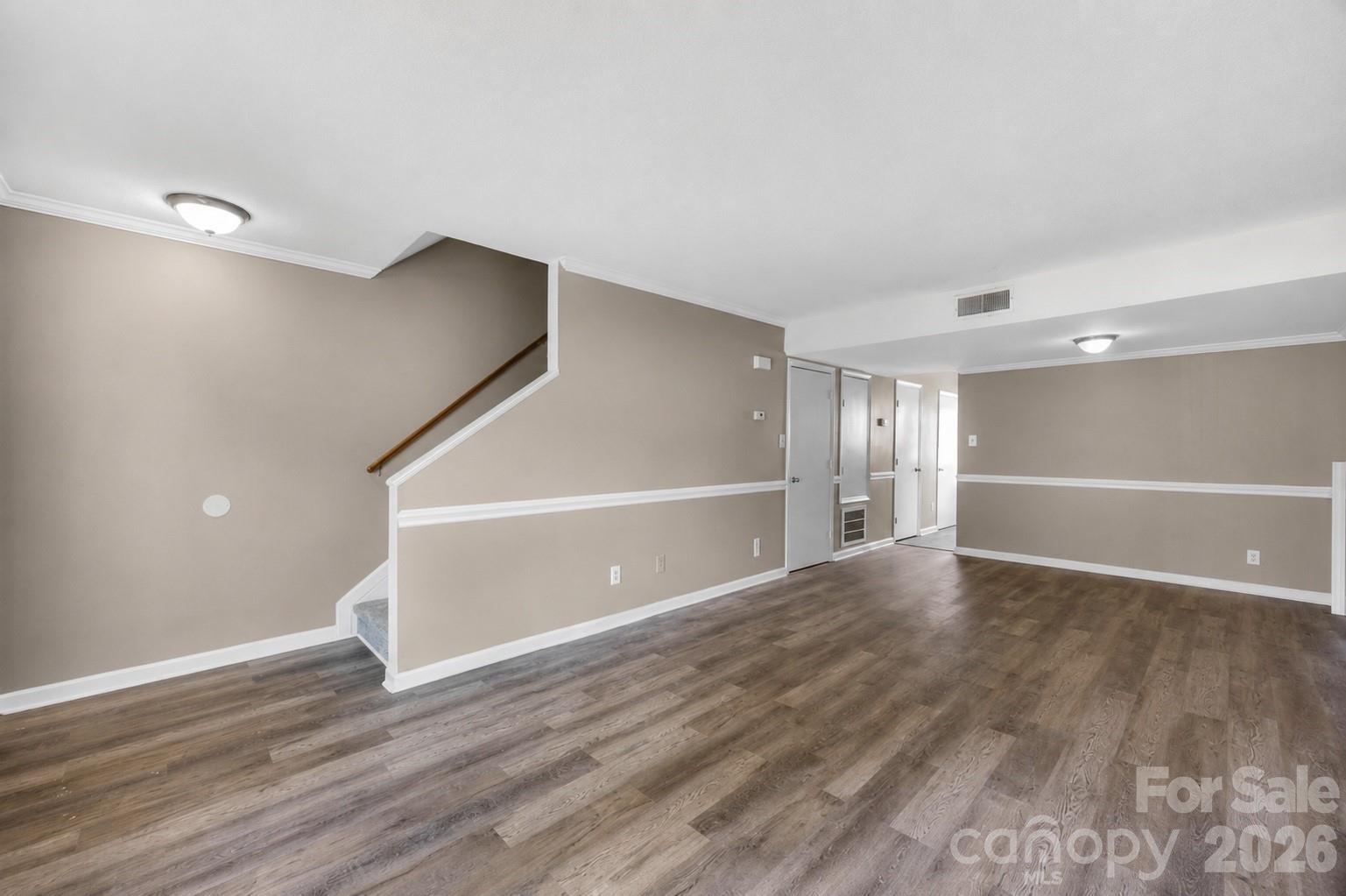 7915 Oak Meadow Court Property Photo 4