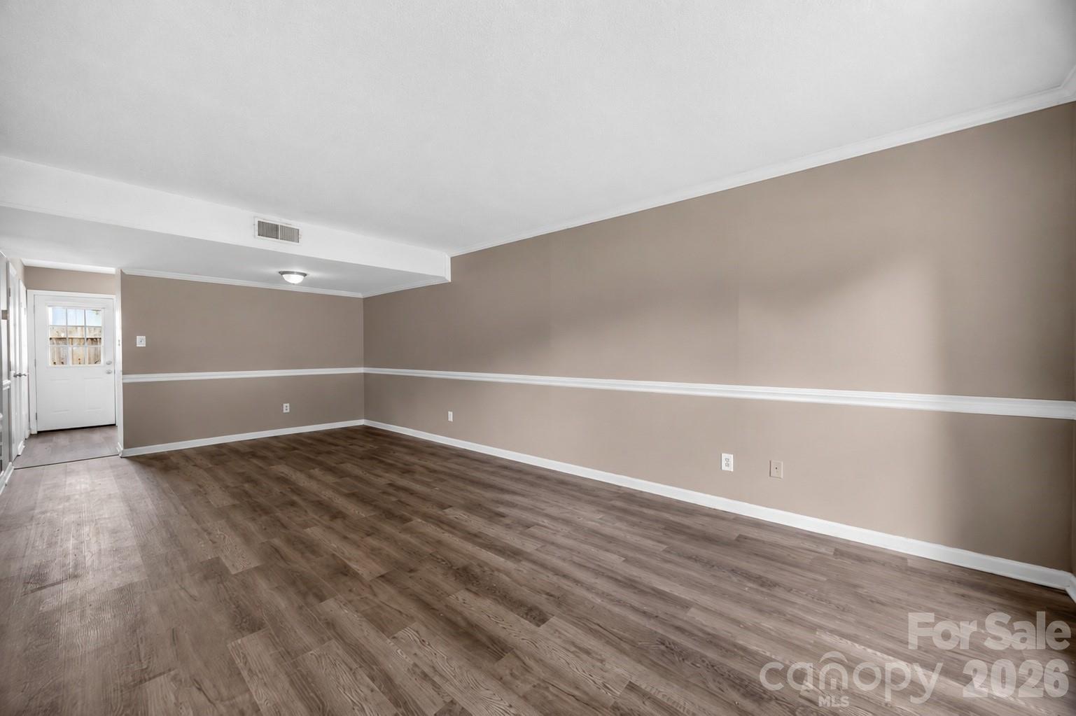 7915 Oak Meadow Court Property Photo 5
