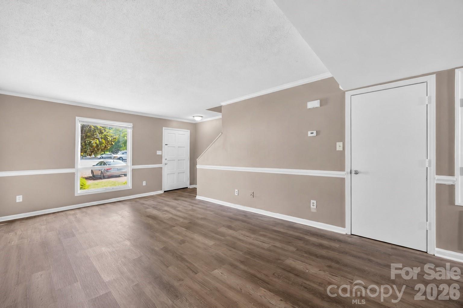 7915 Oak Meadow Court Property Photo 6