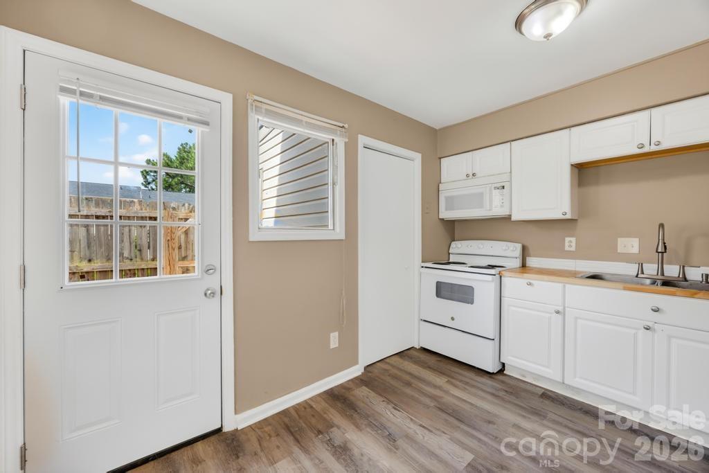 7915 Oak Meadow Court Property Photo 7